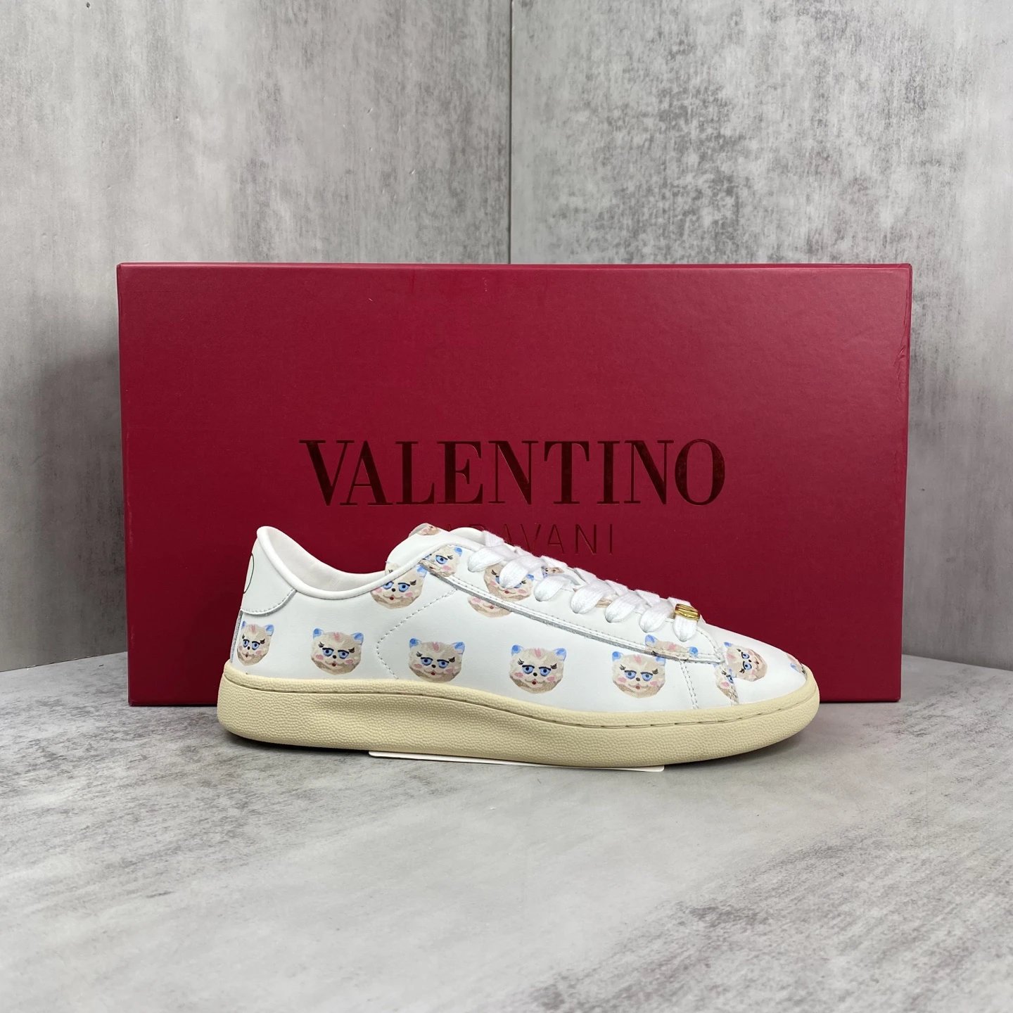 Lazy Silhouette Leather Sneakers Ivory - Gallery Image 1 - Detailed View