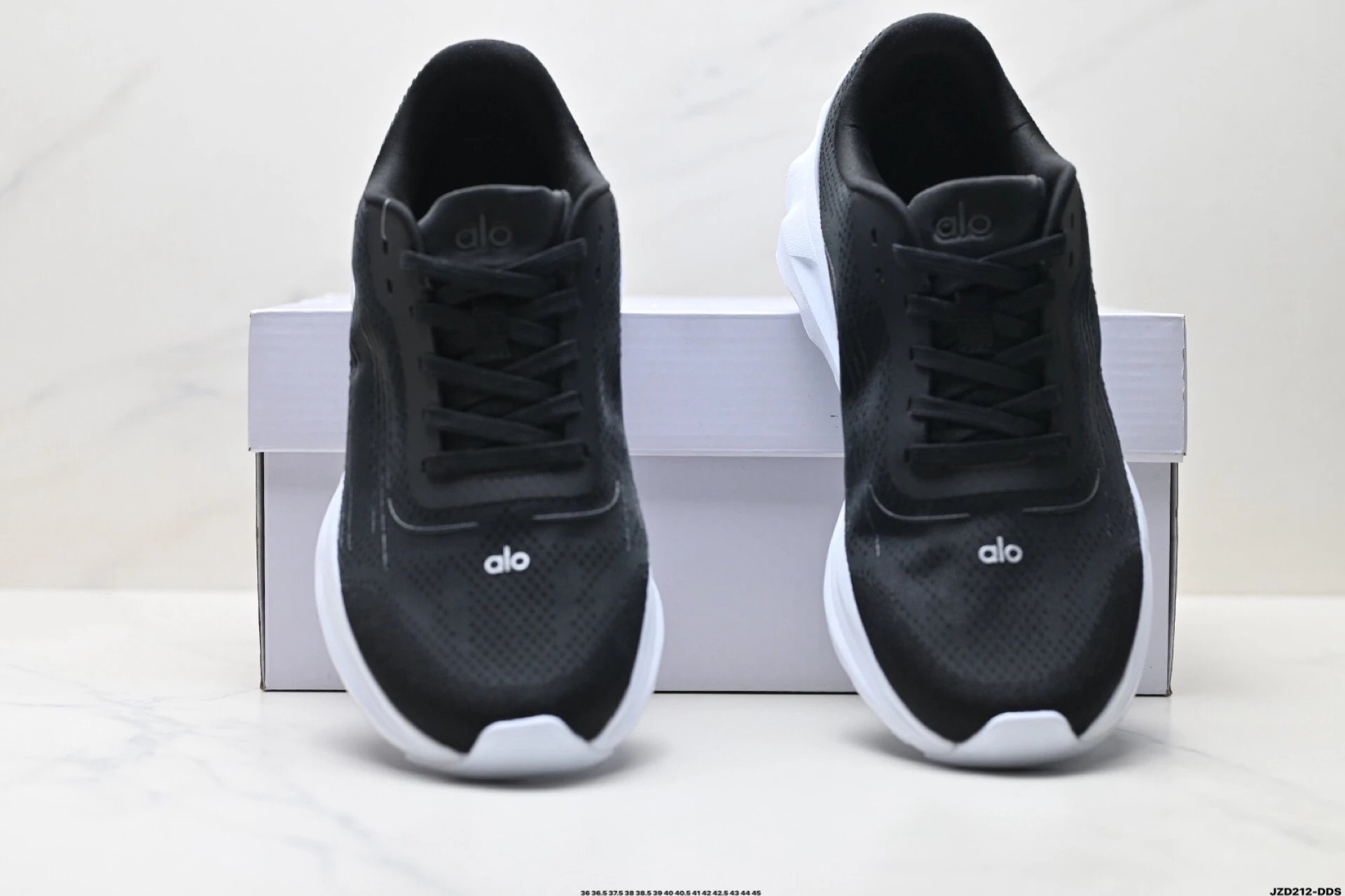 Alo Yoga Alo Runner Sneakers Black White - Gallery Image 7 - Detailed View