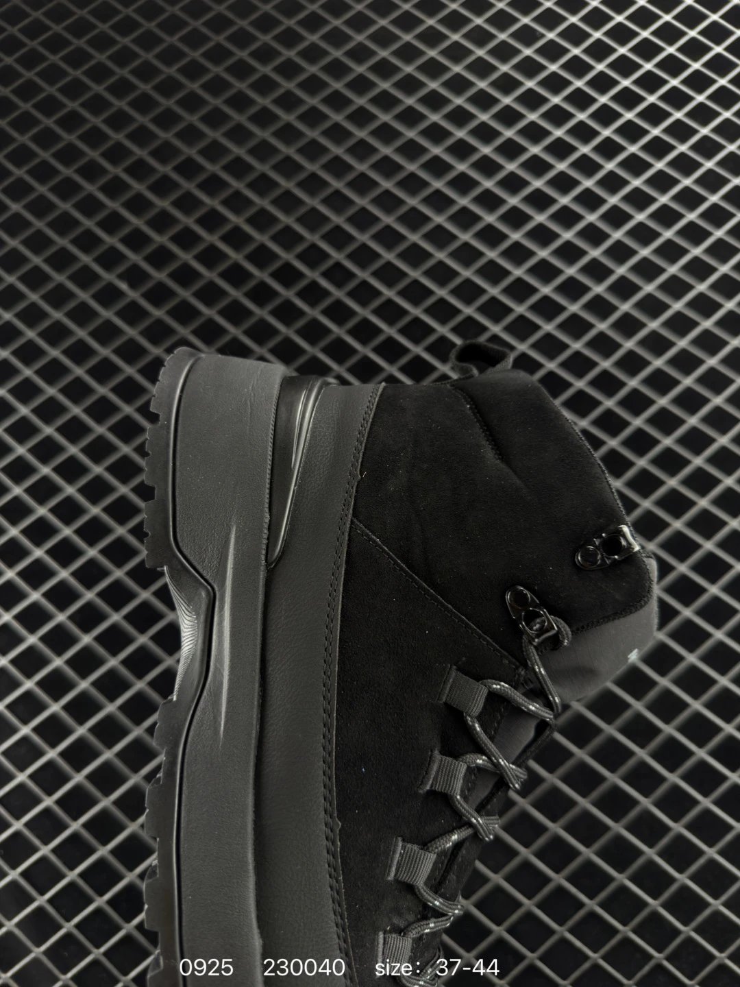 High-Top Hiking Boots Onyx - Gallery Image 7 - Detailed View