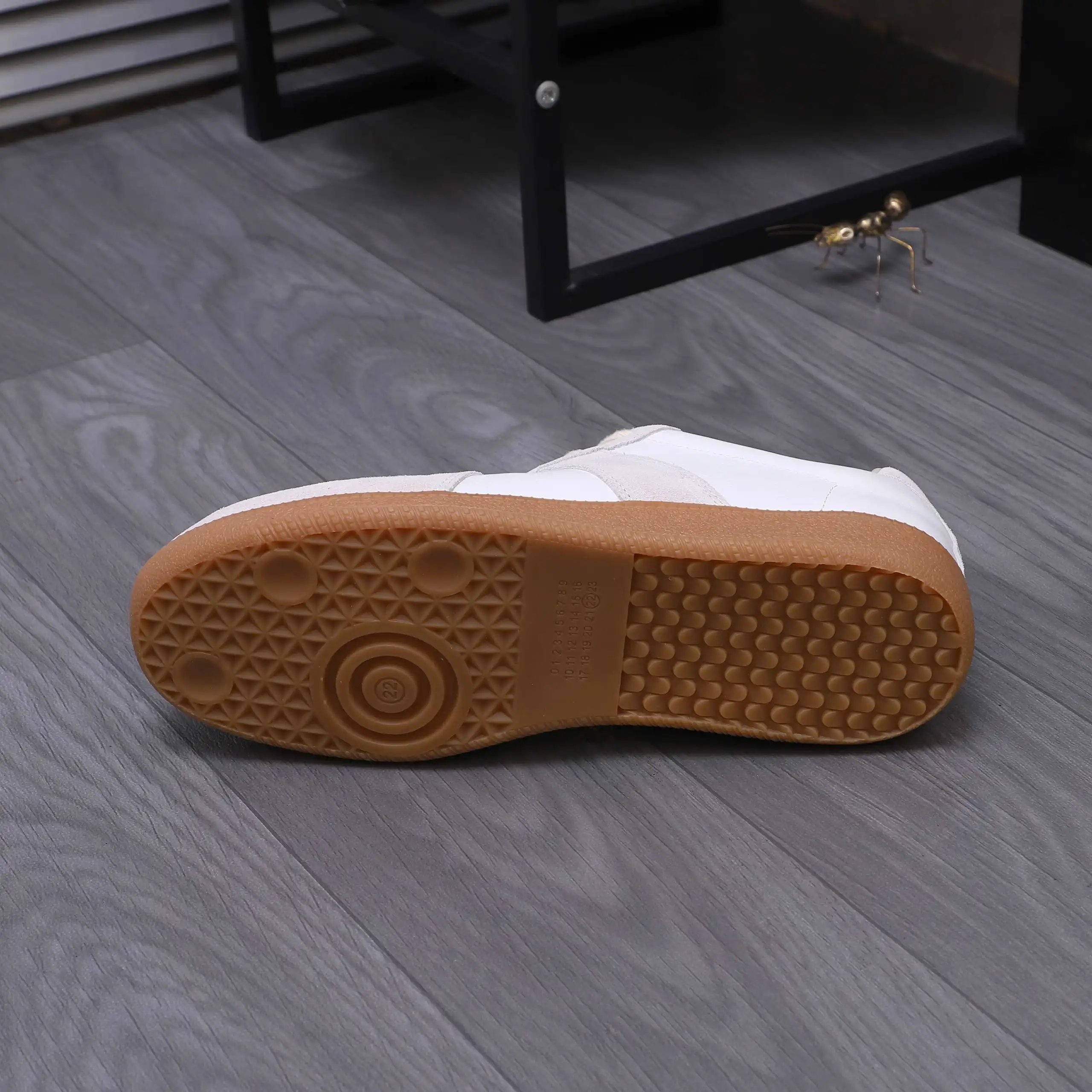 Maison Margiela Leather Sneakers White - Gallery Image 8 - Detailed View