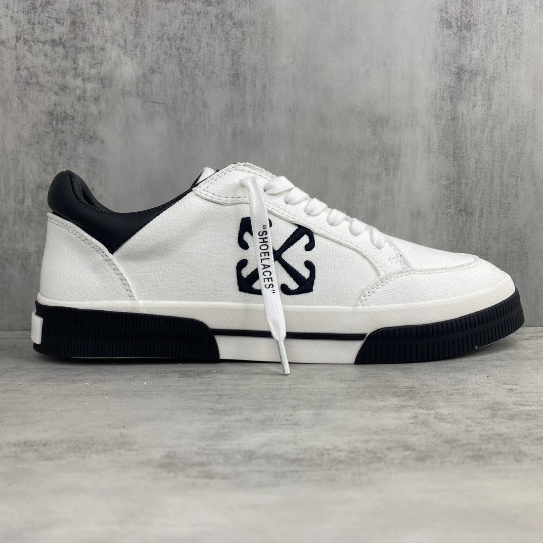 Low Vulcanized Canvas Sneakers Leather Lining Ivory Black - Gallery Image 6 - Detailed View