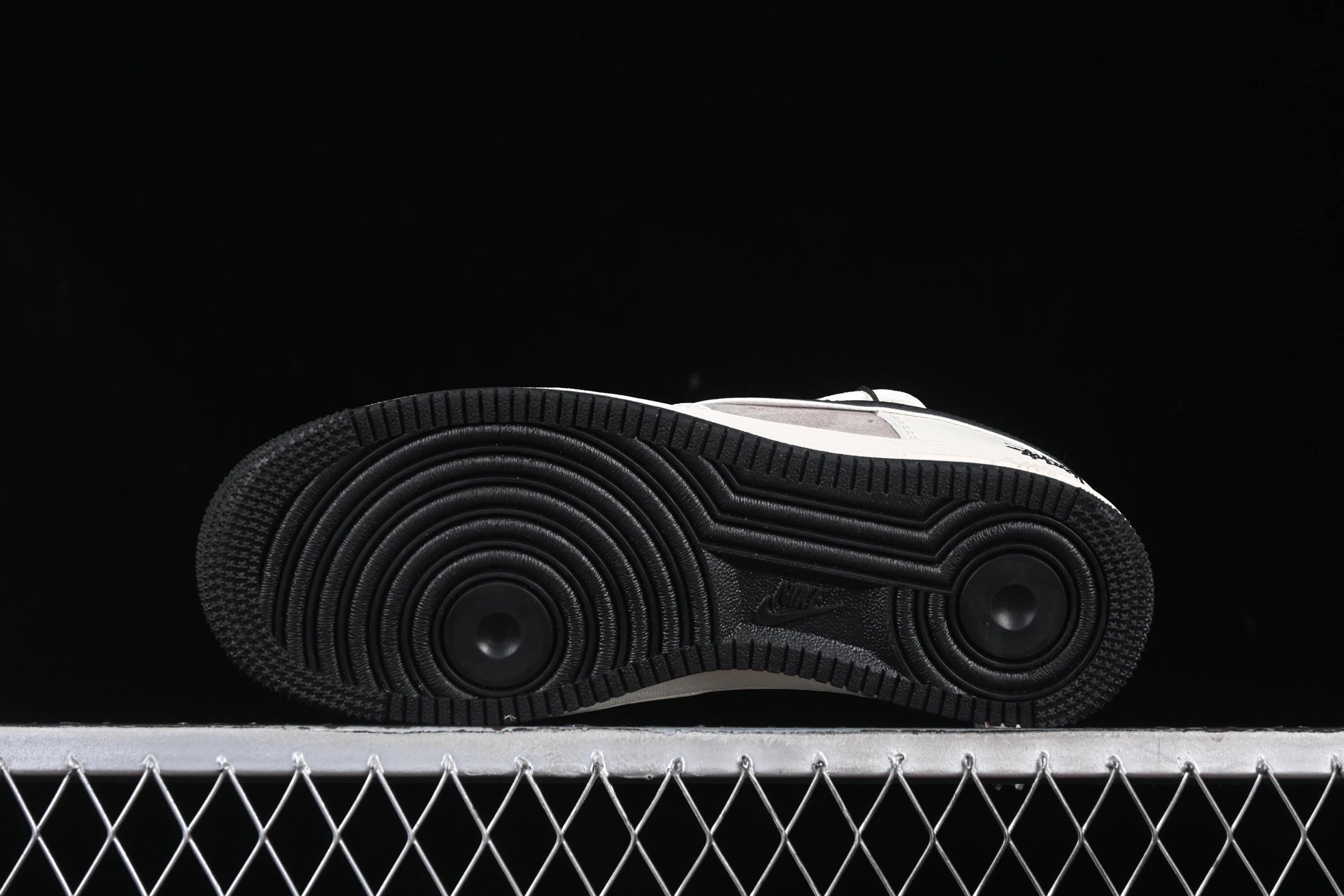 Casual Leather Sneakers Taupe - Gallery Image 3 - Detailed View