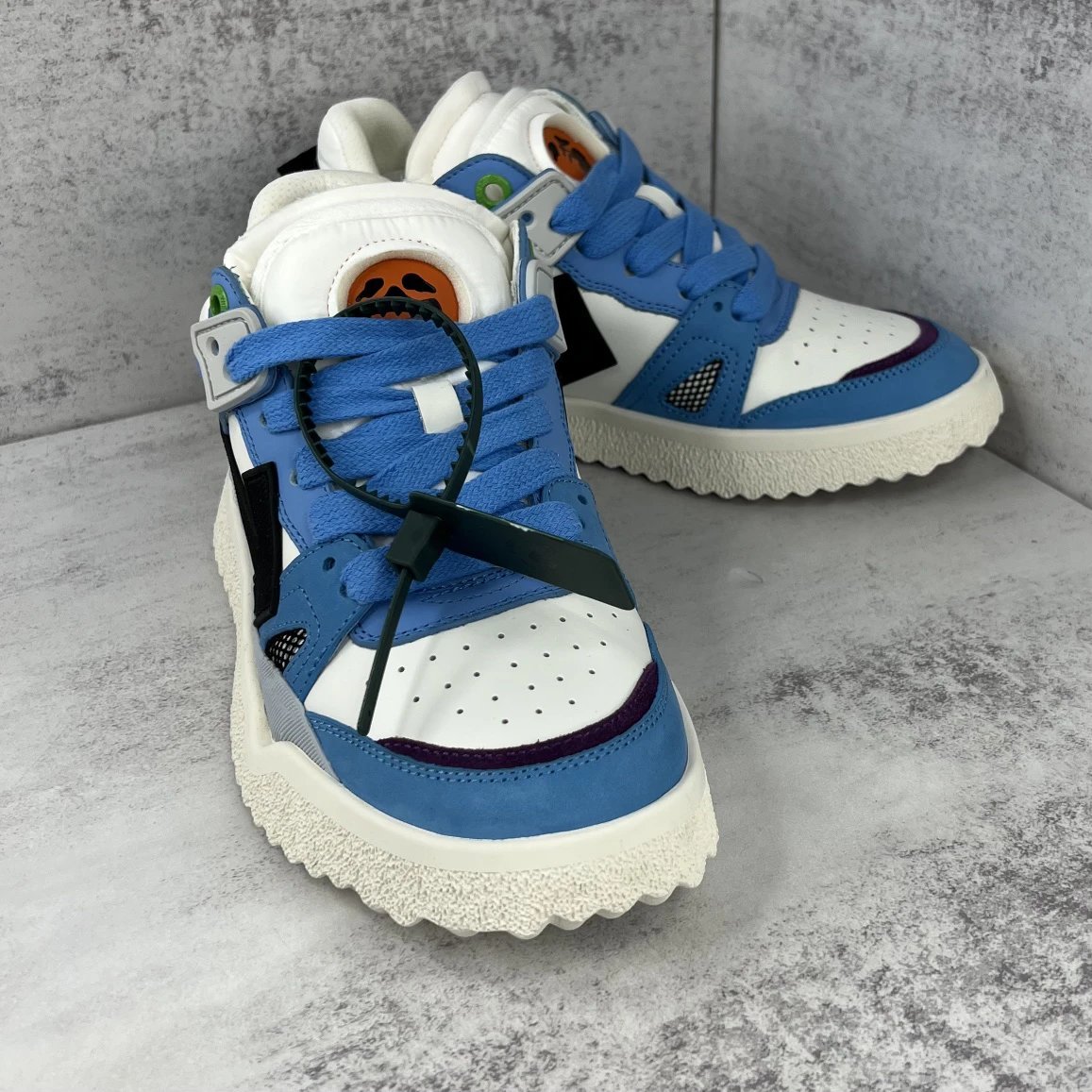 Retro Leather Mesh Low-Top Sneakers Cerulean Blue - Gallery Image 2 - Detailed View