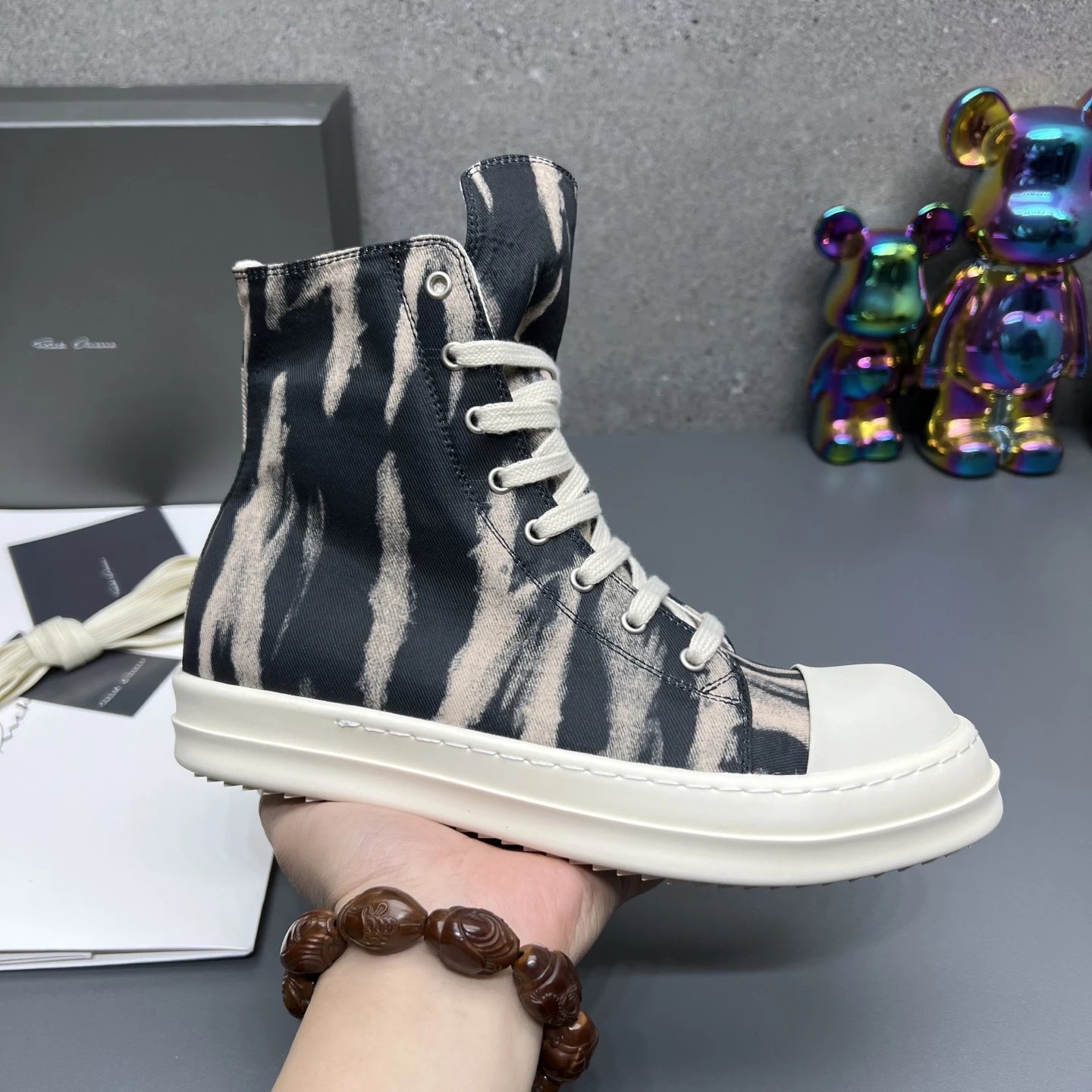 Rick Owens Casual High-Top Sneakers Zebra  - Gallery Image 1 - Detailed View