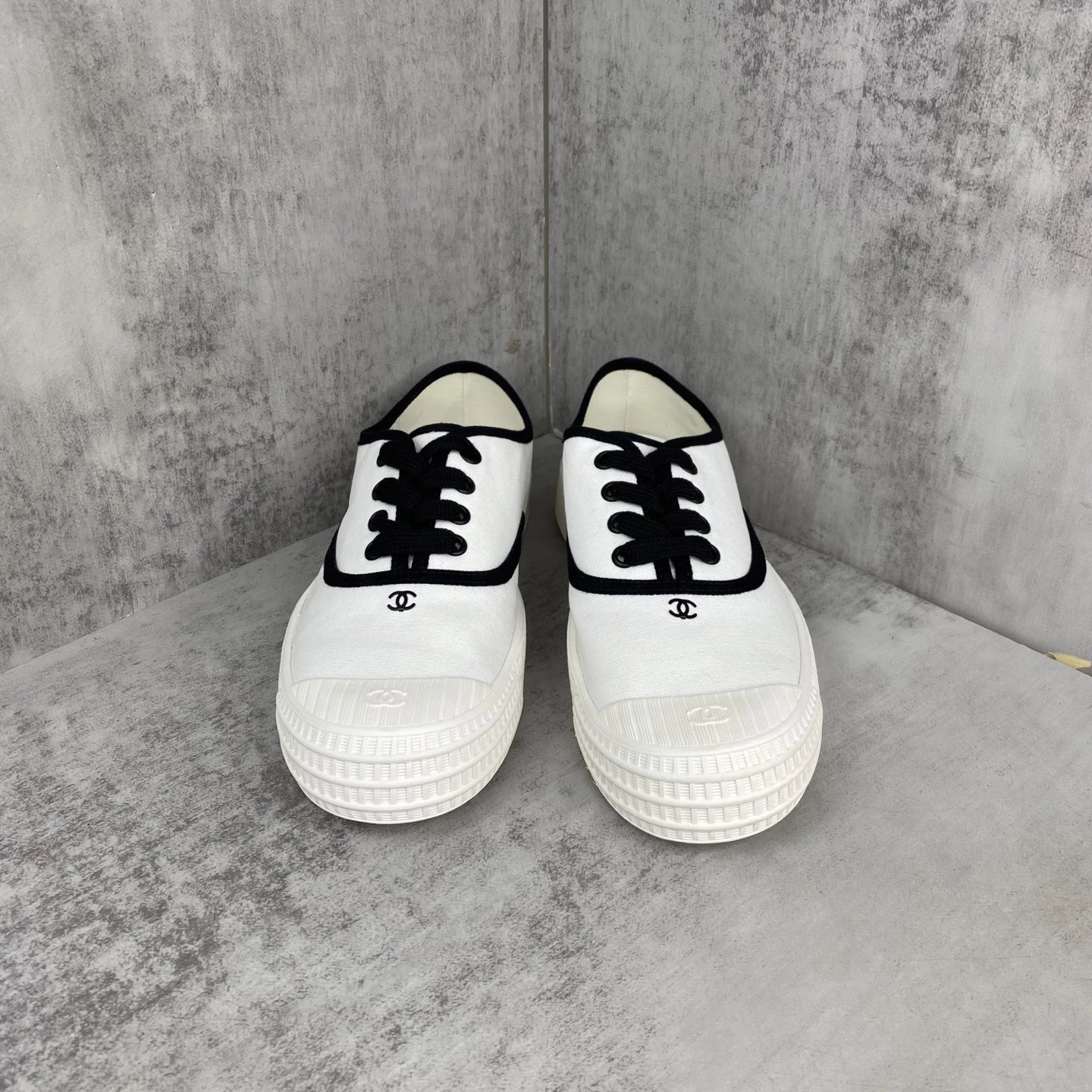 Vintage Canvas Low Top Sneakers Retro Black White - Gallery Image 4 - Detailed View