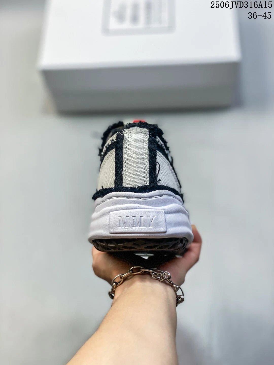 Maison Mihara Yasuhiro MMY Shell Sneakers White - Gallery Image 4 - Detailed View