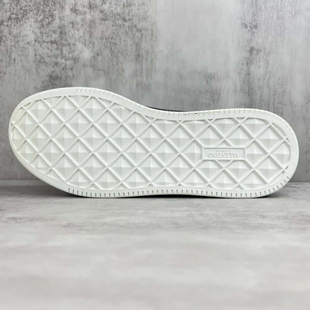 Chunky Leather Sock Sneakers Ebony Black - Gallery Image 8 - Detailed View