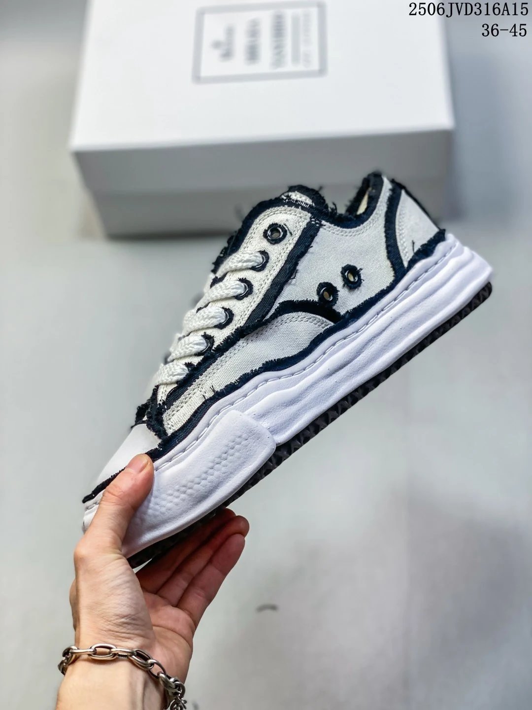 Maison Mihara Yasuhiro MMY Shell Sneakers White - Gallery Image 3 - Detailed View