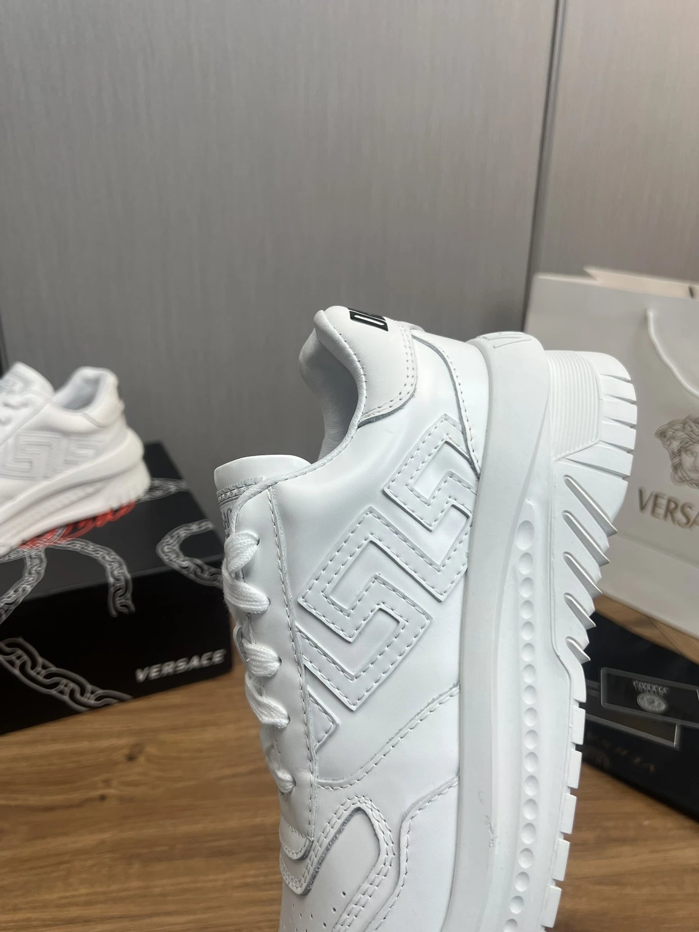 Luxury Leather Sneaker Low Arctic White - Gallery Image 8 - Detailed View