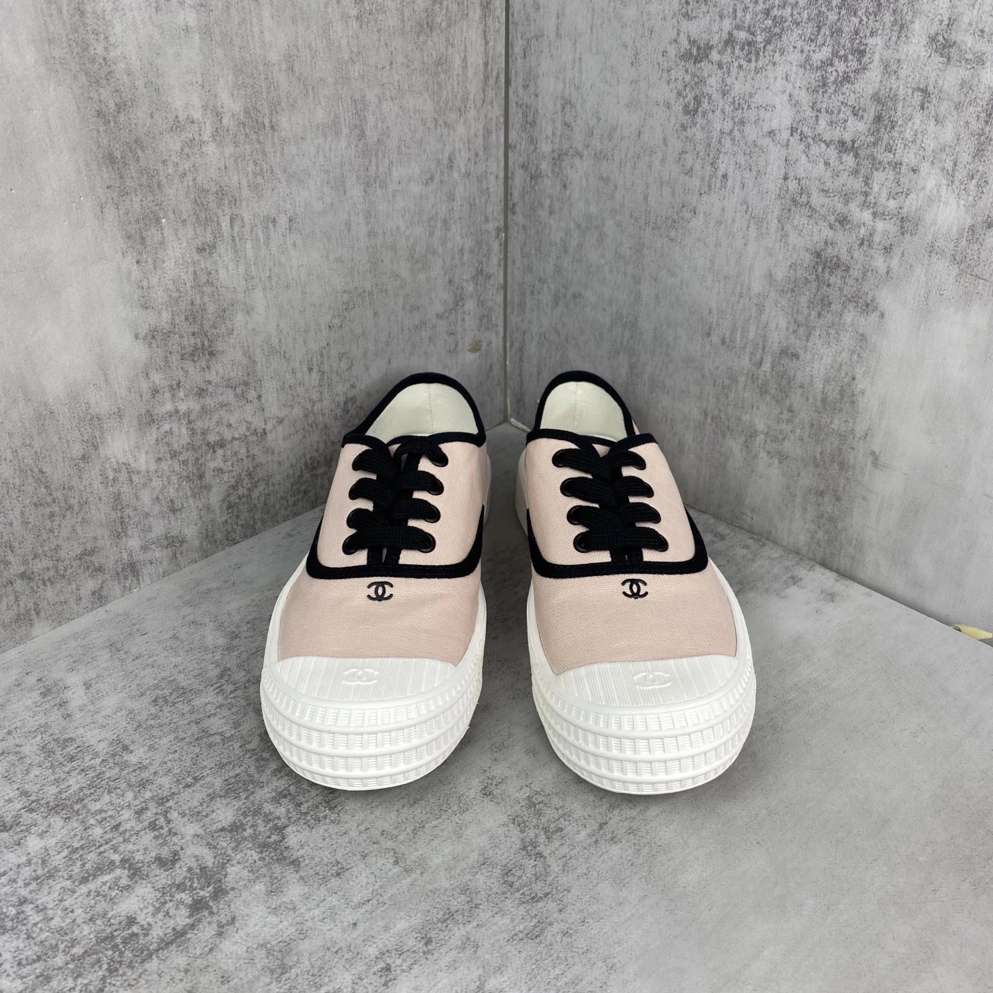 Vintage Canvas Low Top Sneakers with Ivory Blush Trim - Gallery Image 4 - Detailed View