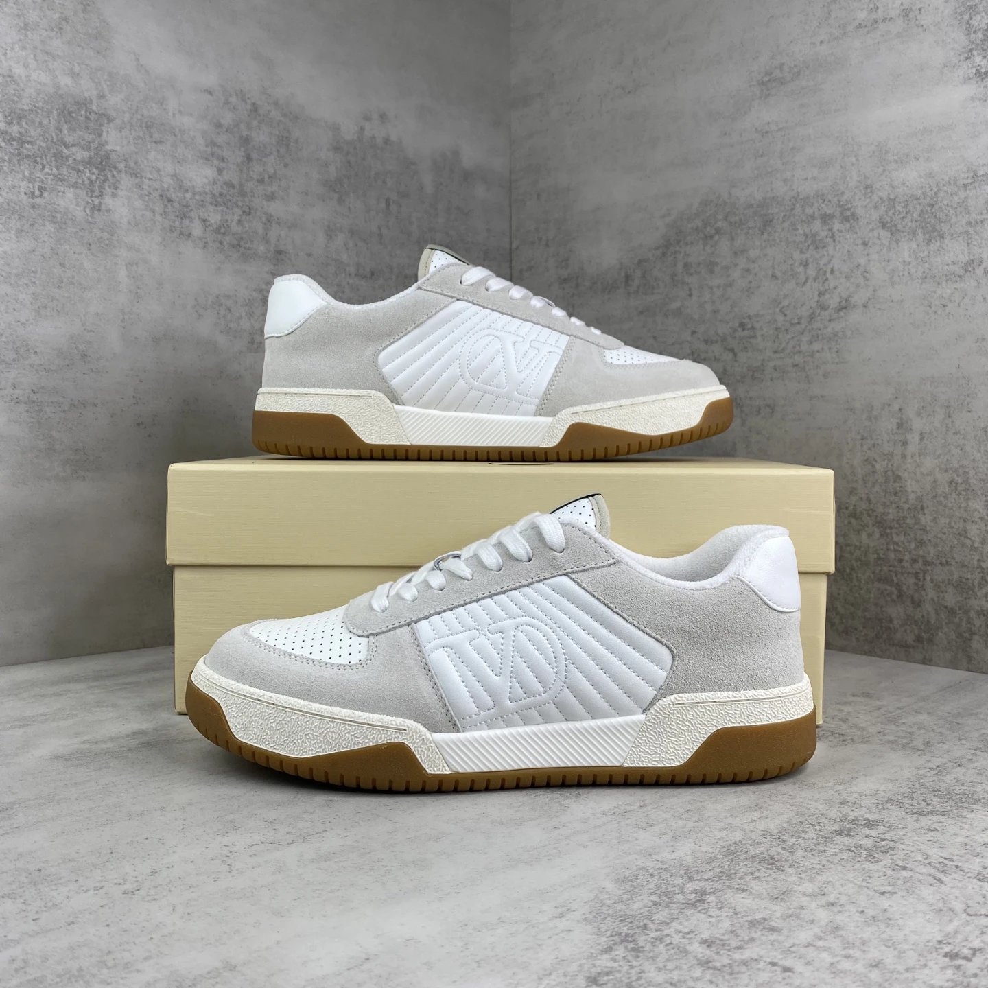 Joie de Jouer Leather Sneakers Ivory White - Gallery Image 9 - Detailed View