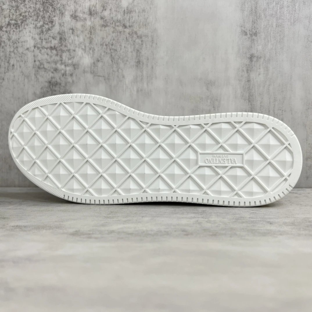 Chunky Leather Low Top Sneakers Ivory White - Gallery Image 8 - Detailed View