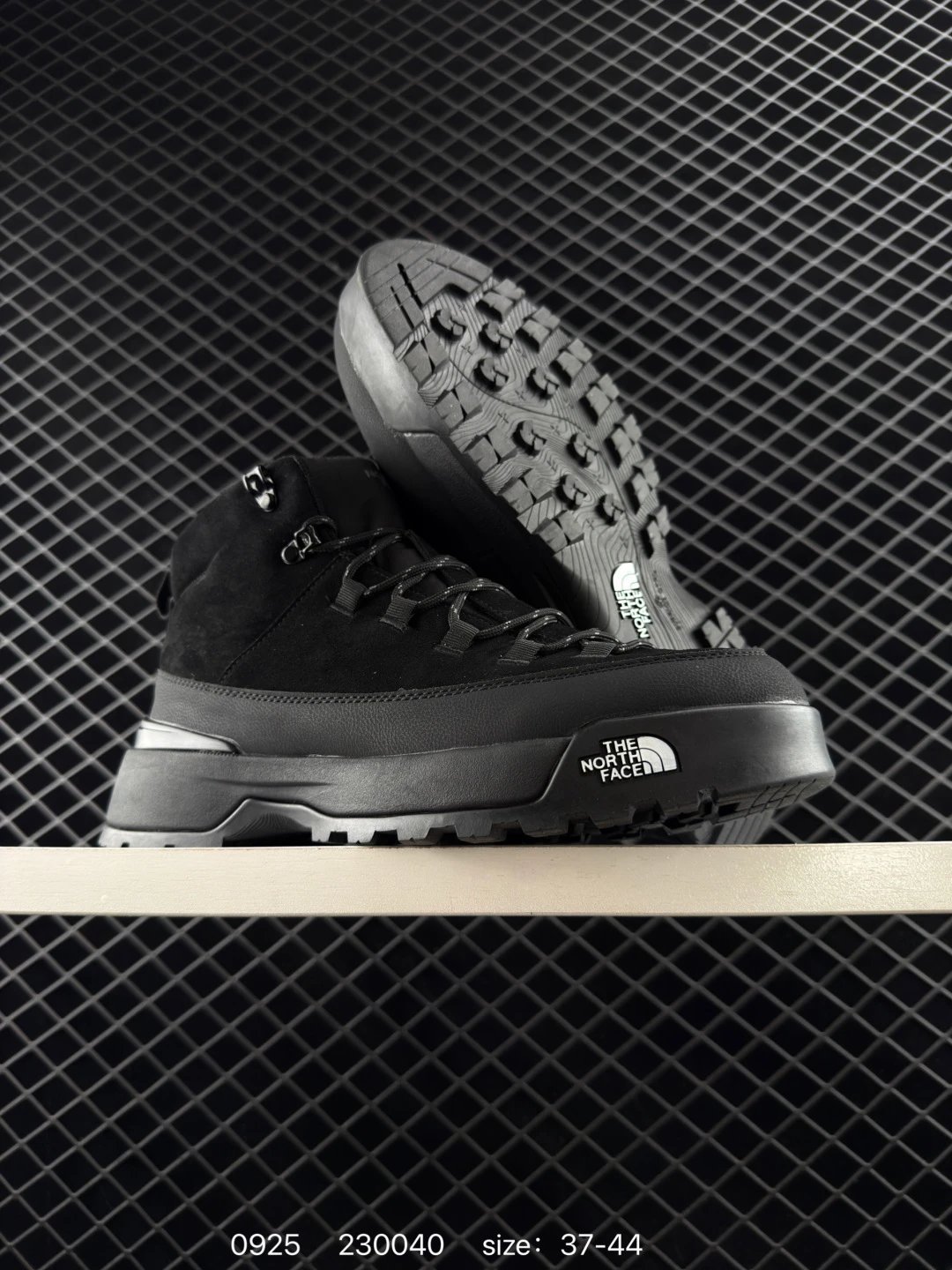 High-Top Hiking Boots Onyx - Gallery Image 2 - Detailed View