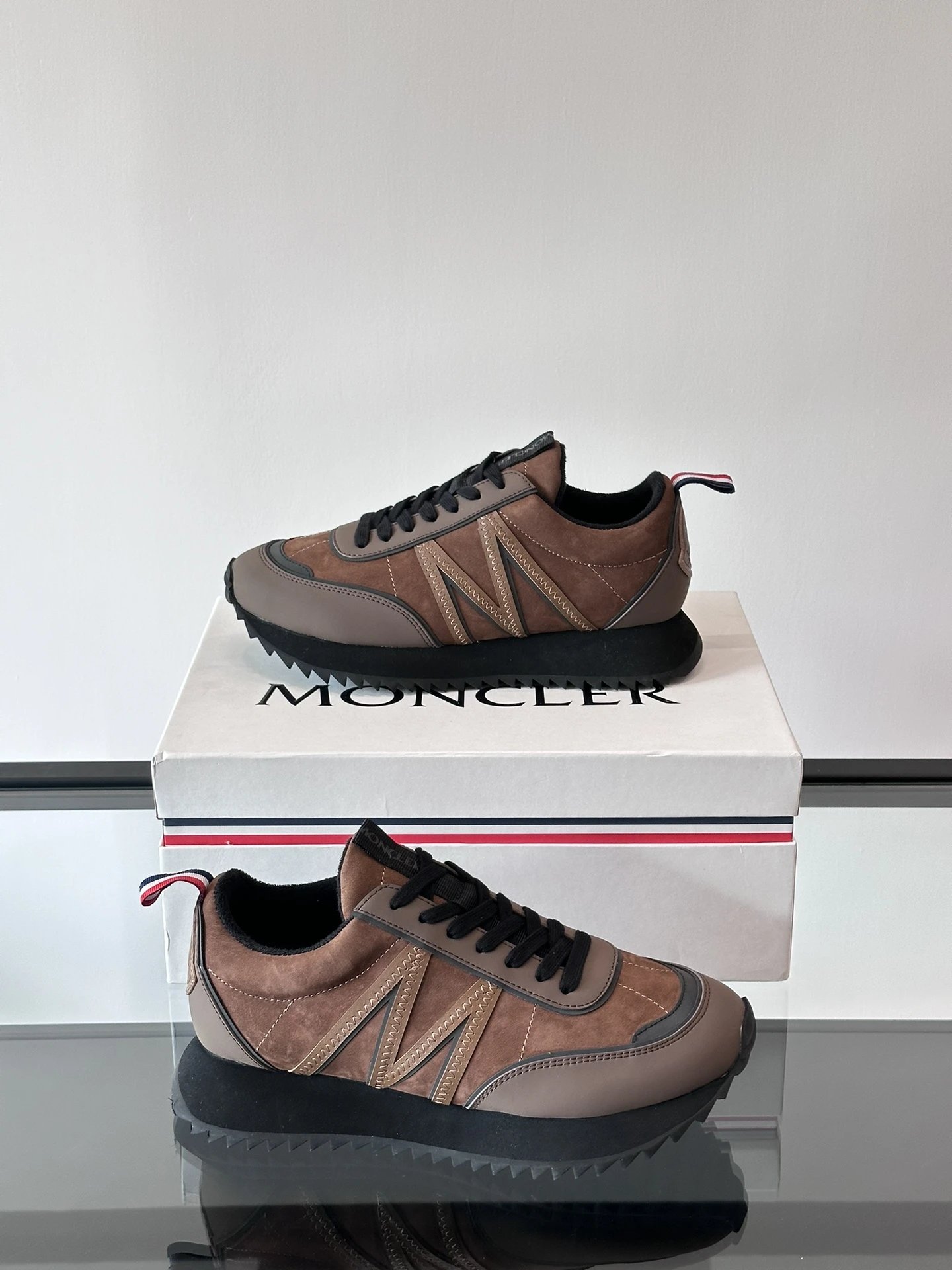 Moncler Pacey Sneakers Brown - Gallery Image 5 - Detailed View