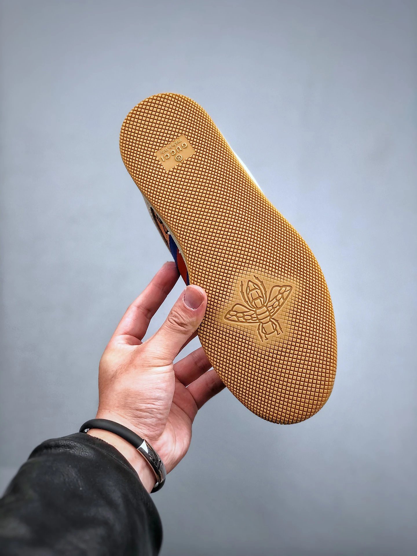 Gucci Distressed Screener Beige Blue Sneakers Blue Red - Gallery Image 8 - Detailed View