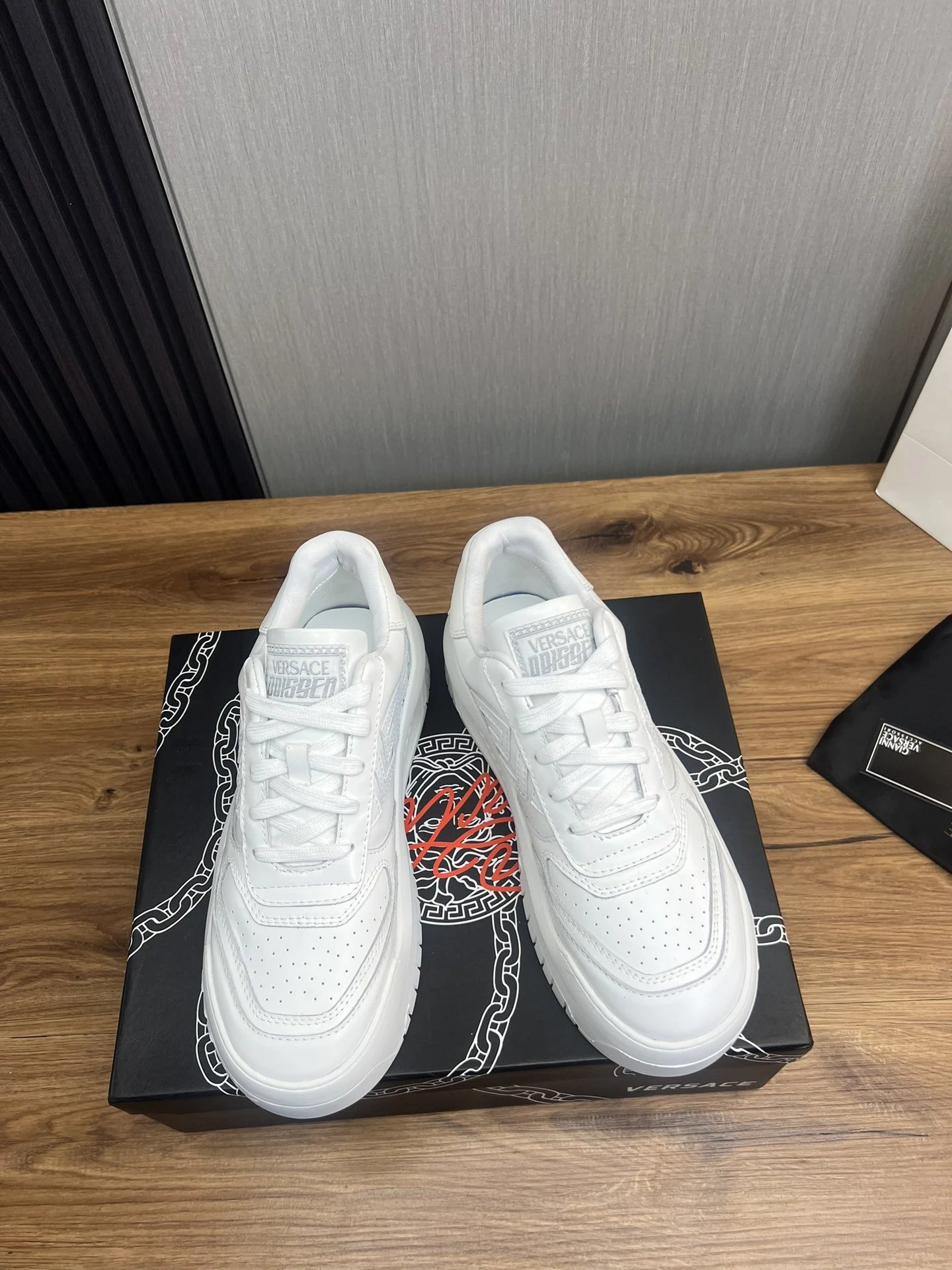 Luxury Leather Sneaker Low Arctic White - Gallery Image 2 - Detailed View