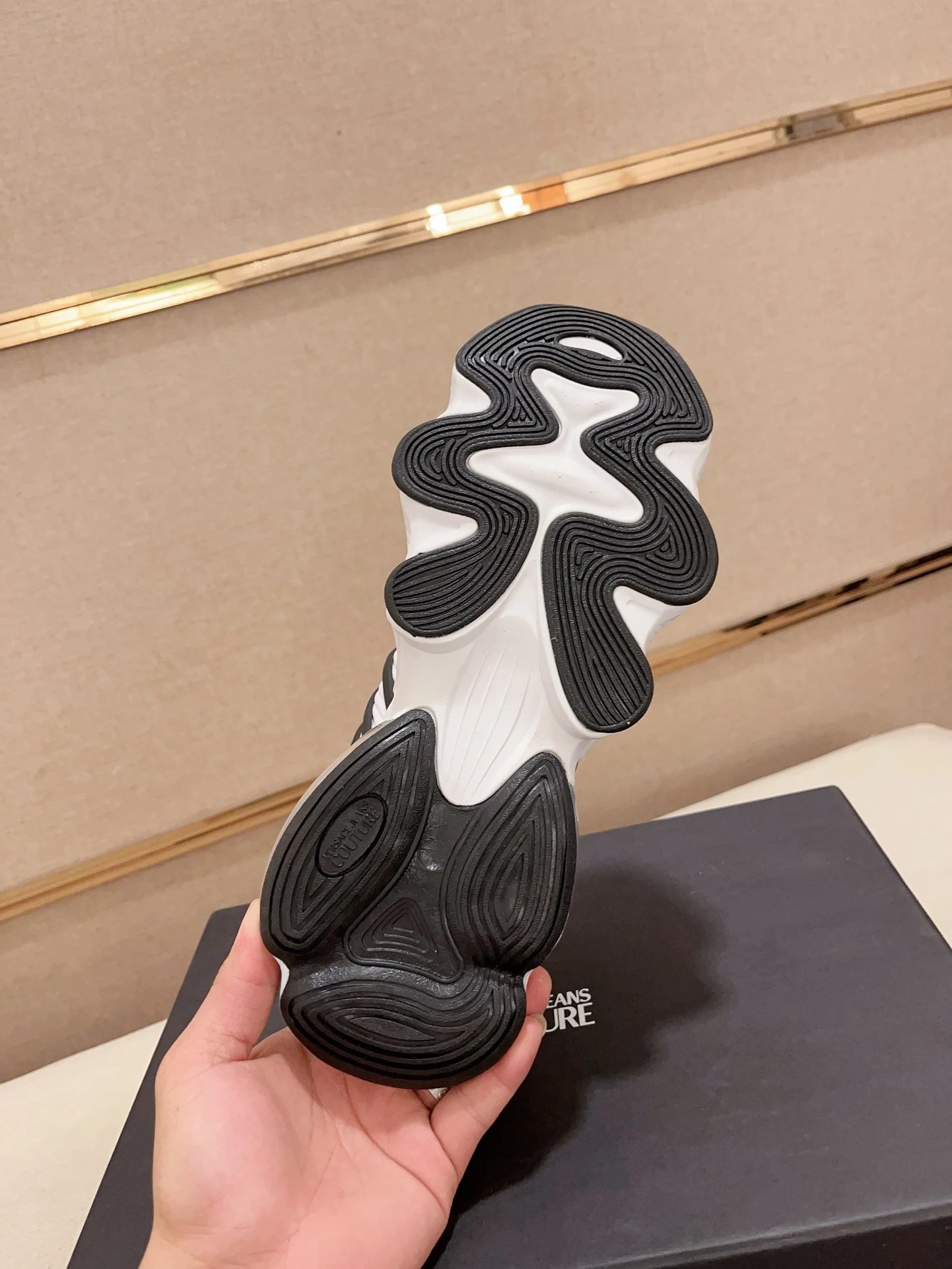 Mesh Running Sneakers Olive - Gallery Image 9 - Detailed View