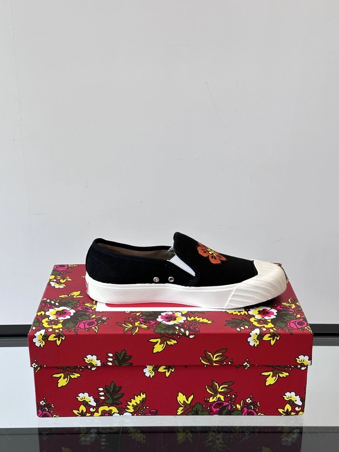 Kenzo Floral Canvas Shoes Black - Gallery Image 8 - Detailed View