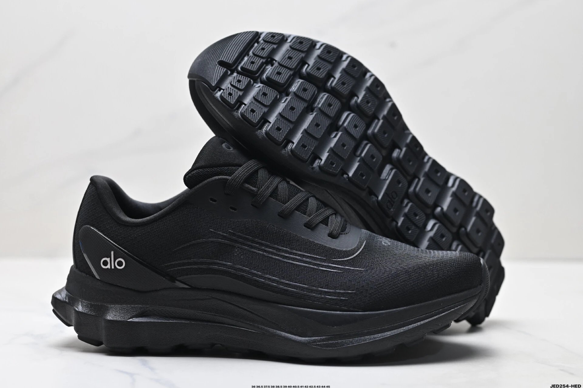 Alo Yoga Alo Runner Sneakers Black - Gallery Image 5 - Detailed View