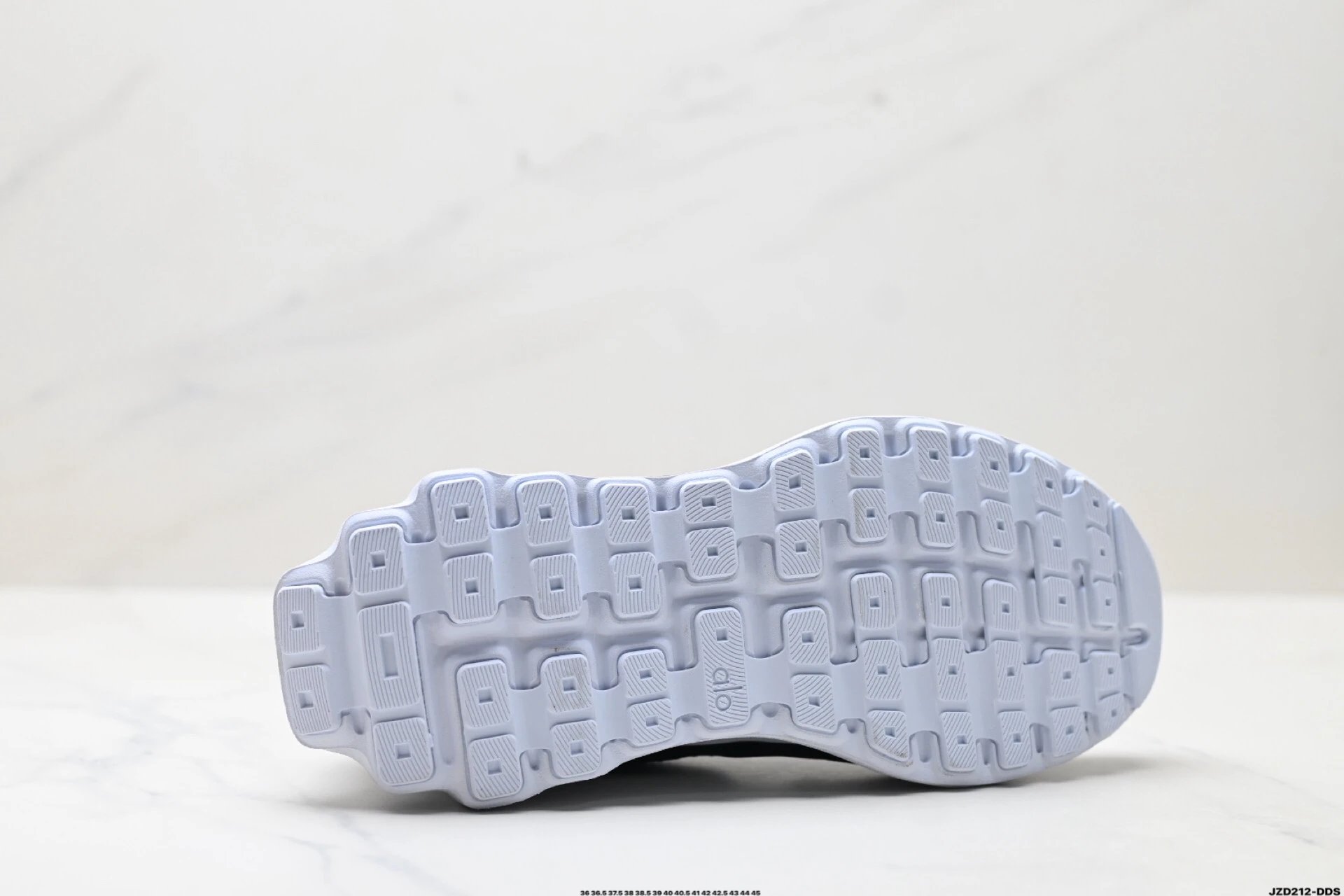 Alo Yoga Alo Runner Sneakers Black White - Gallery Image 9 - Detailed View