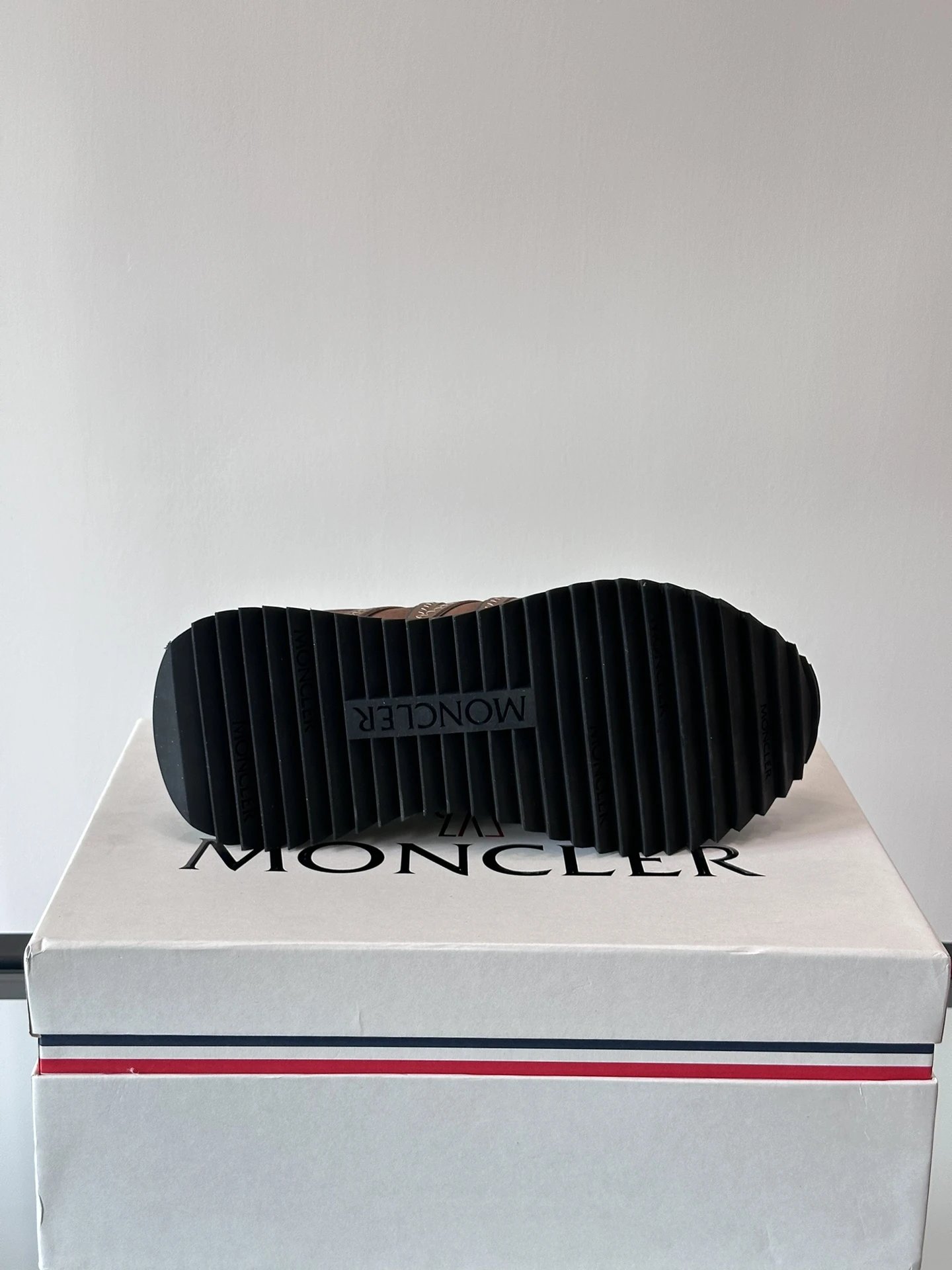 Moncler Pacey Sneakers Brown - Gallery Image 9 - Detailed View