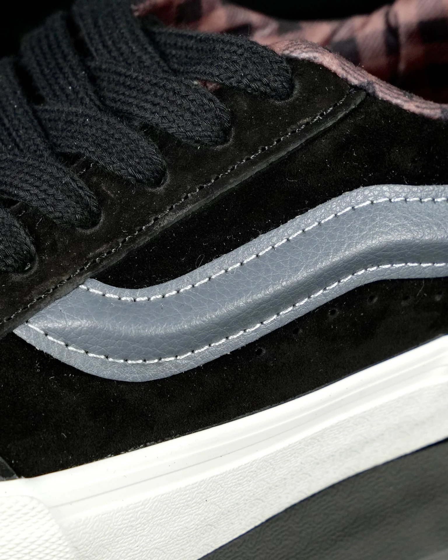 Retro Low Top Suede Skate Shoes Obsidian Black - Gallery Image 4 - Detailed View