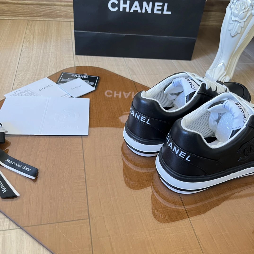 Chanel Low Sneakers Black - Gallery Image 8 - Detailed View