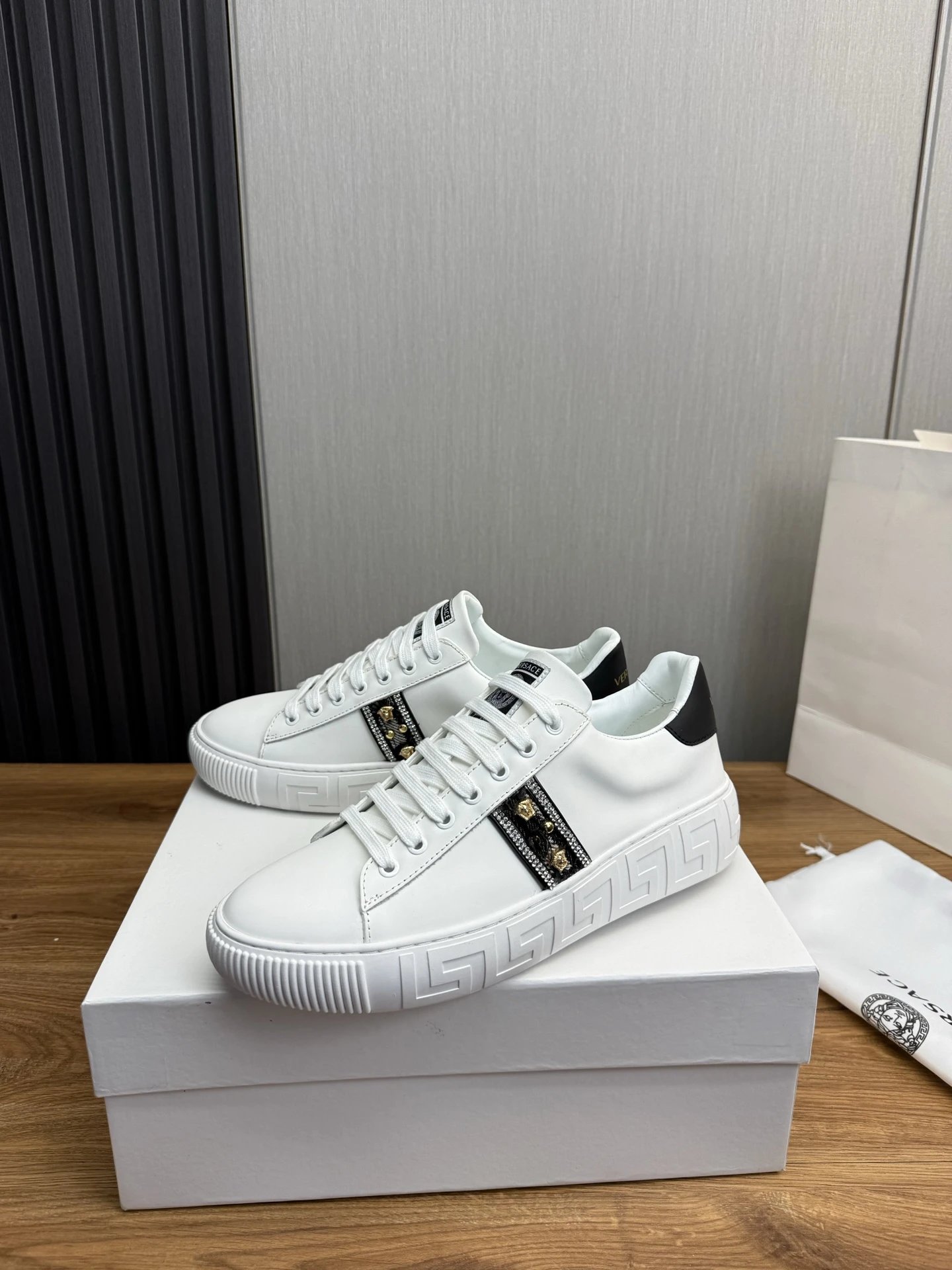Luxury Leather Low Top Sneakers White Noir - Gallery Image 3 - Detailed View