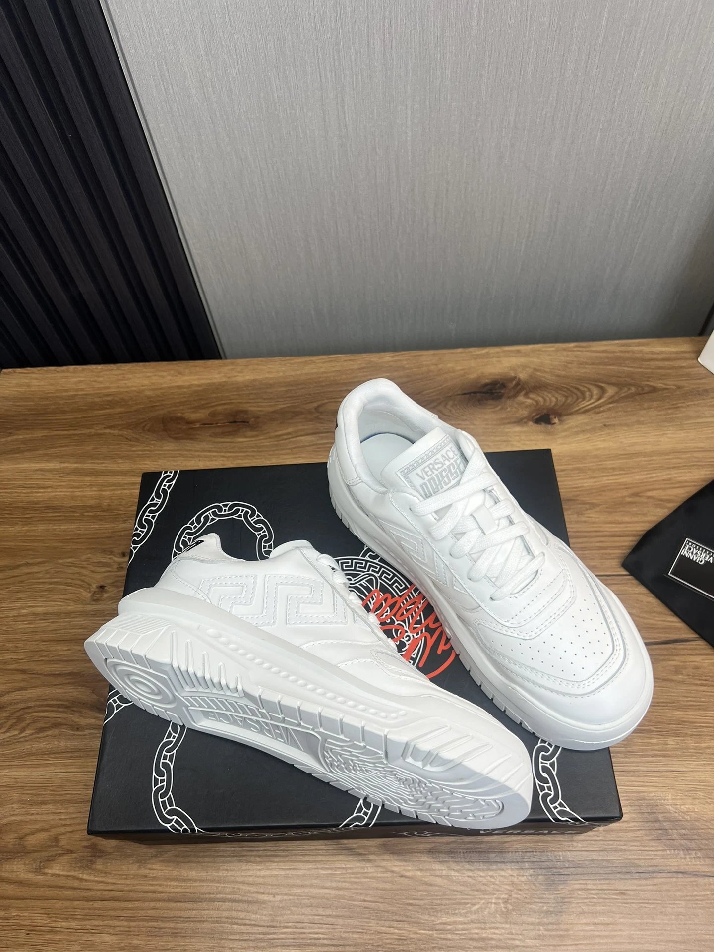 Luxury Leather Sneaker Low Arctic White - Gallery Image 5 - Detailed View