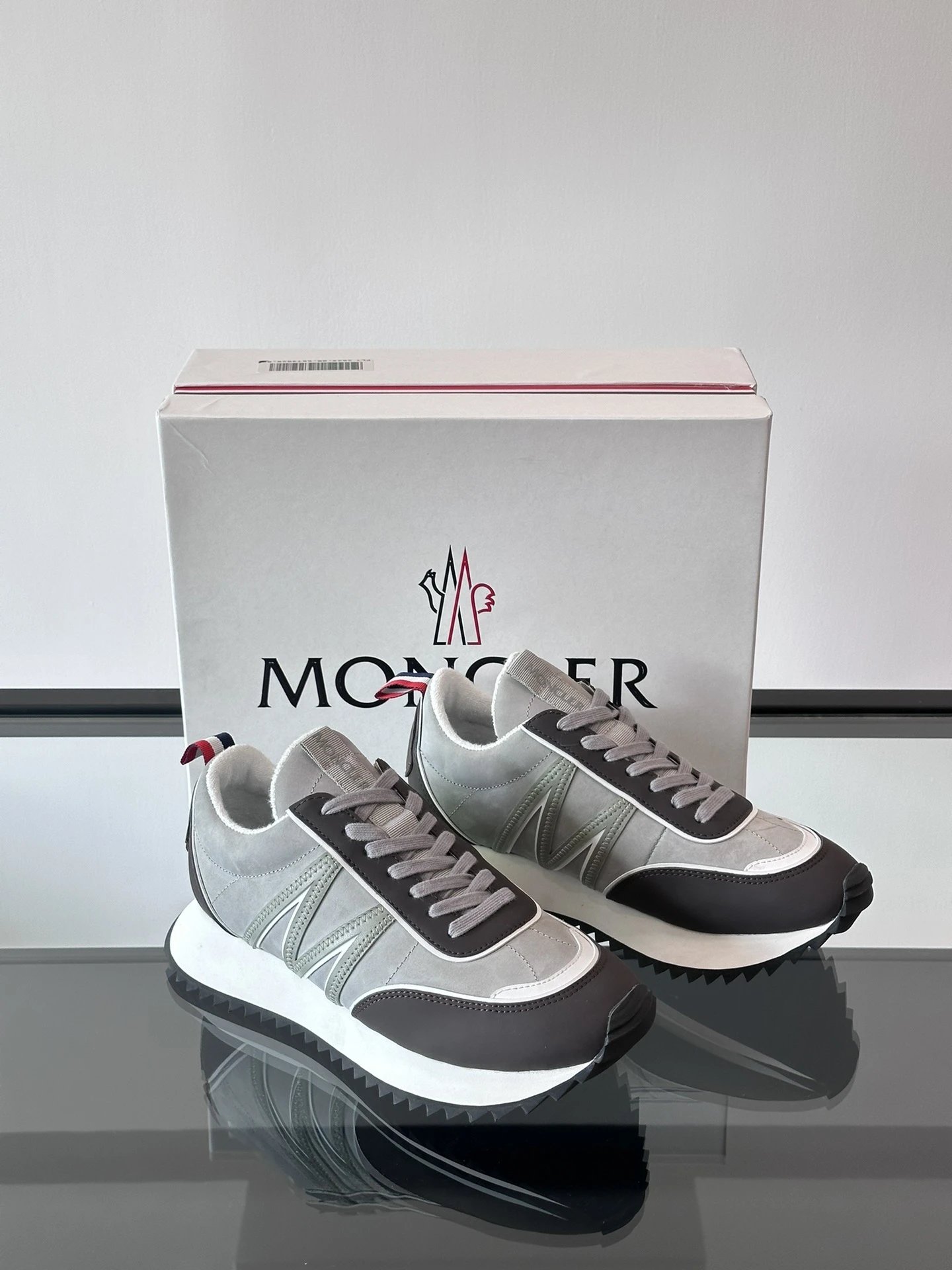 Moncler Pacey Sneakers Grey Black - Gallery Image 6 - Detailed View