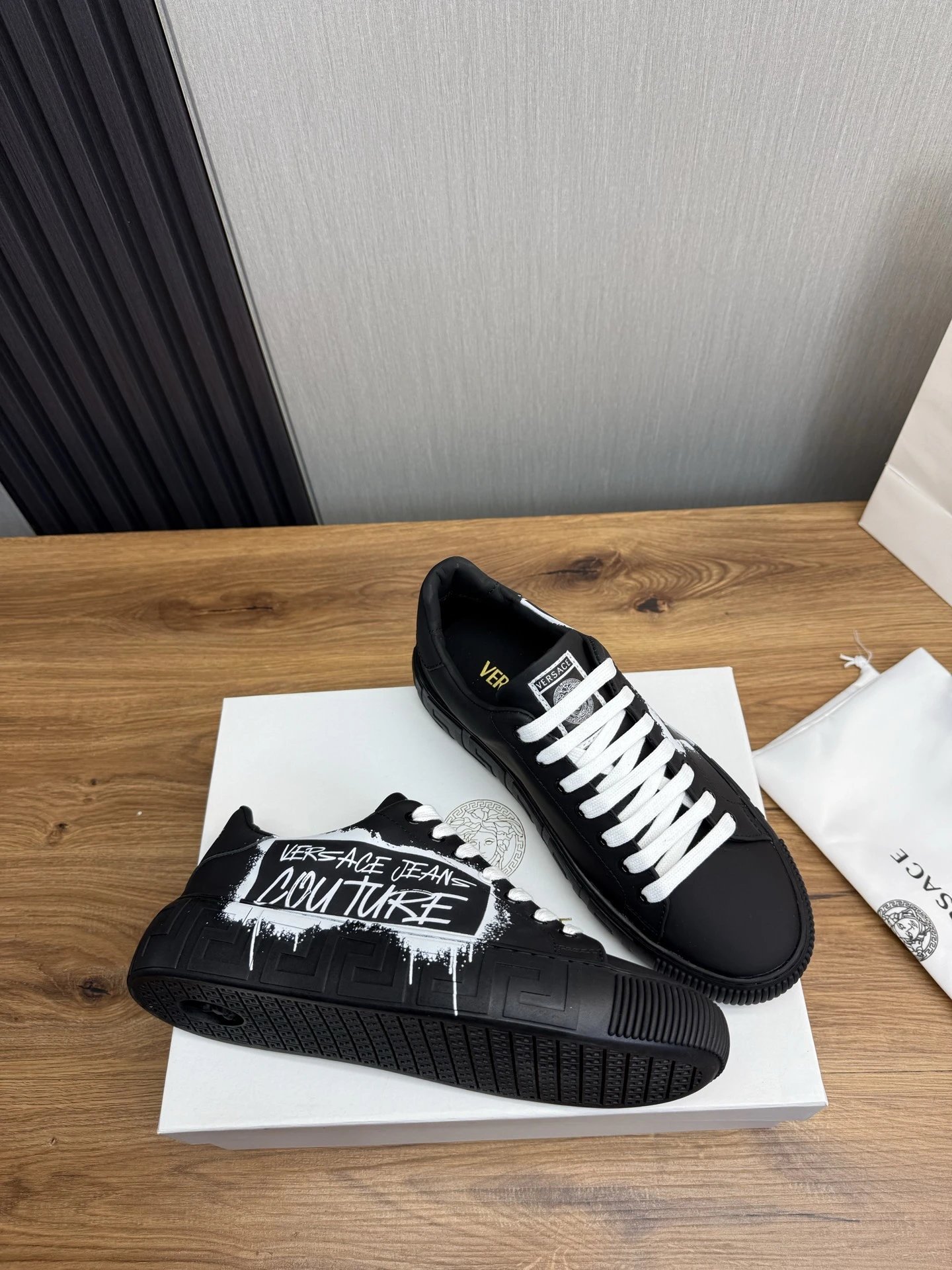 Couple Leather Low Top Sneakers Street Style Onyx Black - Gallery Image 6 - Detailed View