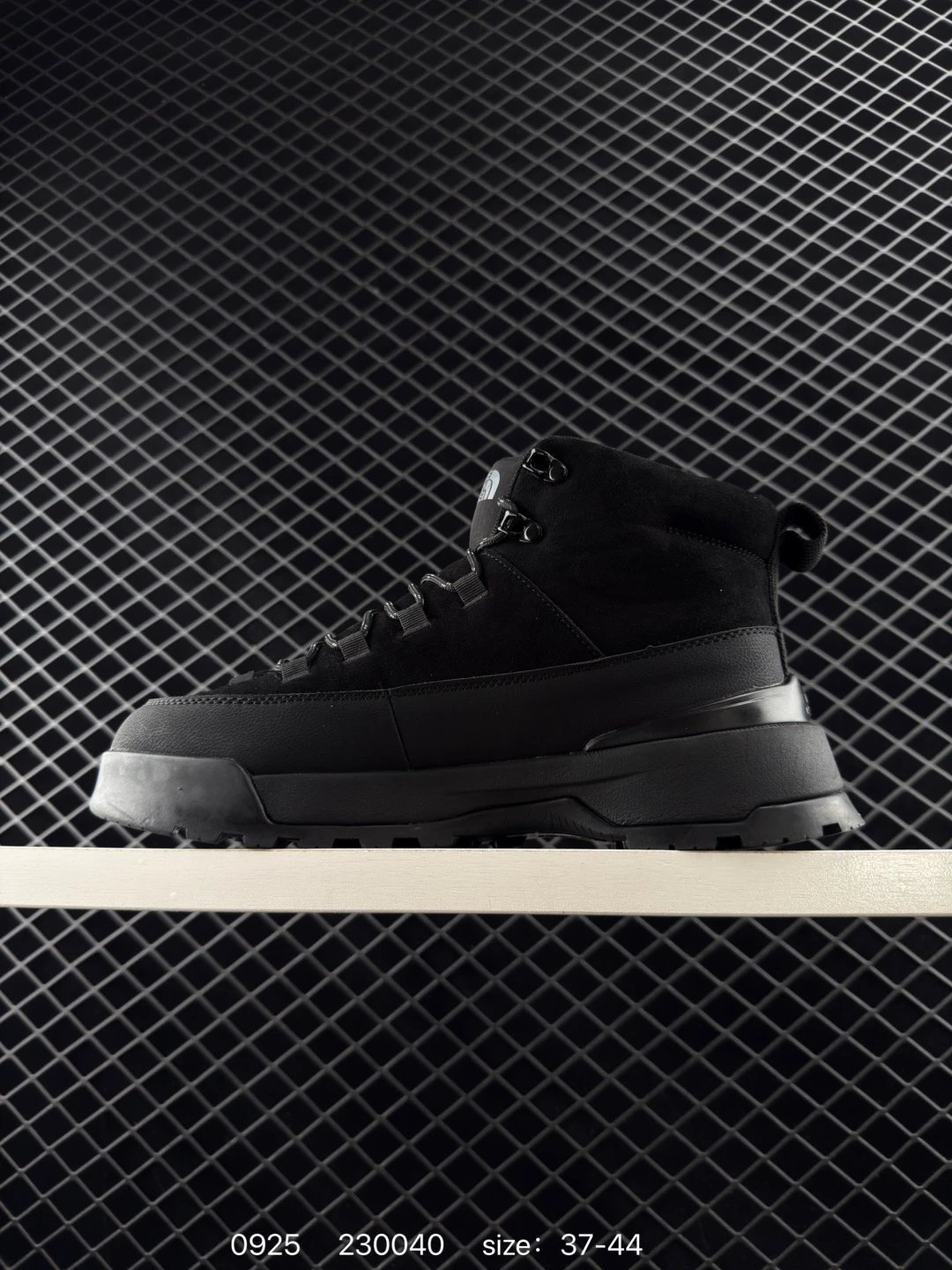 High-Top Hiking Boots Onyx - Gallery Image 3 - Detailed View