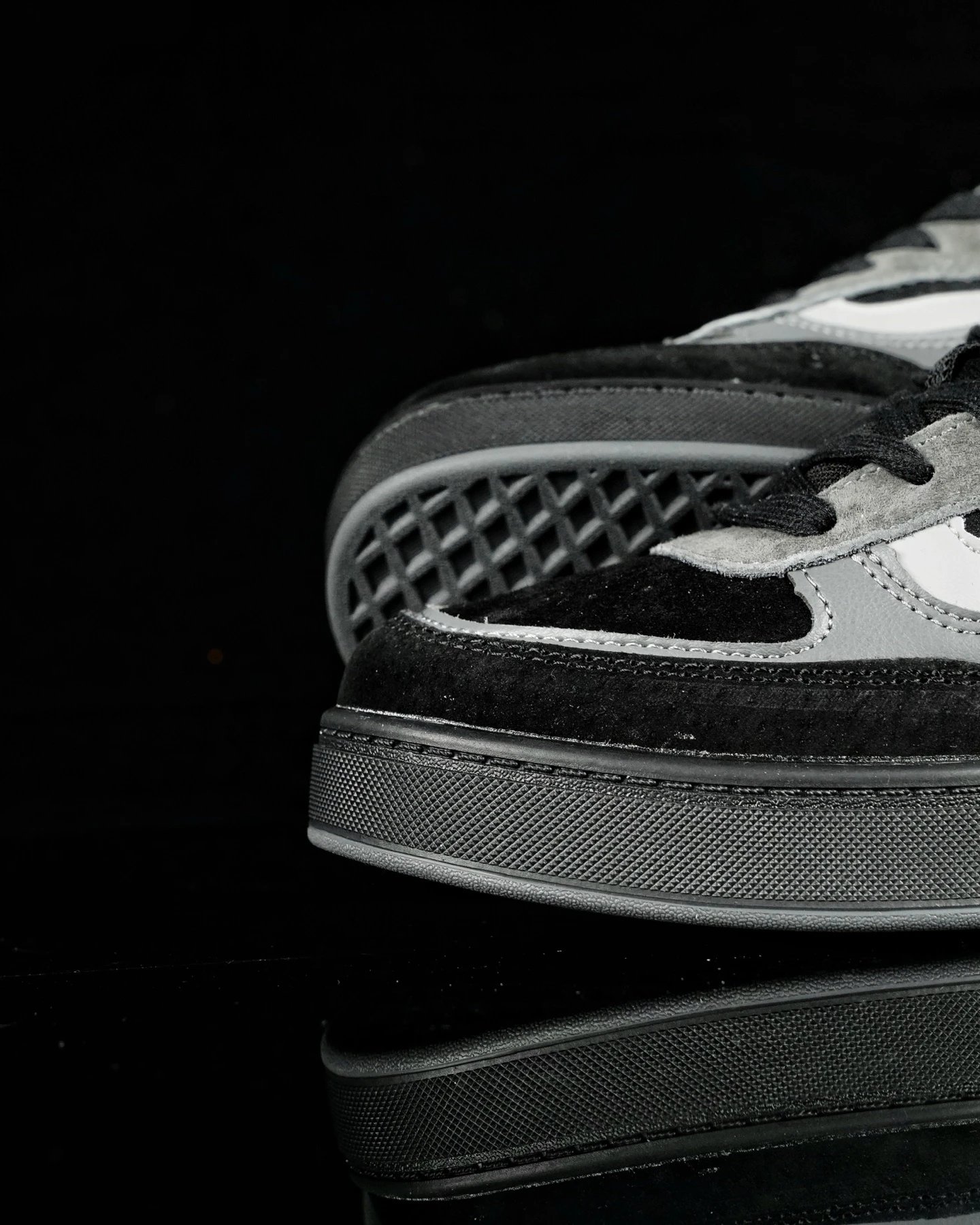 Retro Suede Leather Skate Shoes Ebony Black - Gallery Image 9 - Detailed View