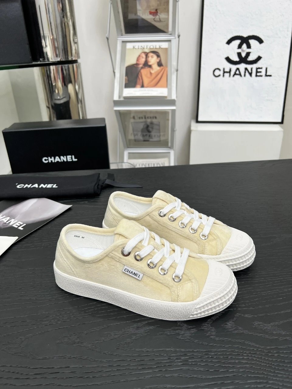 Chanel Vintage Beige Sneakers - High Quality Product Image - Cnfans