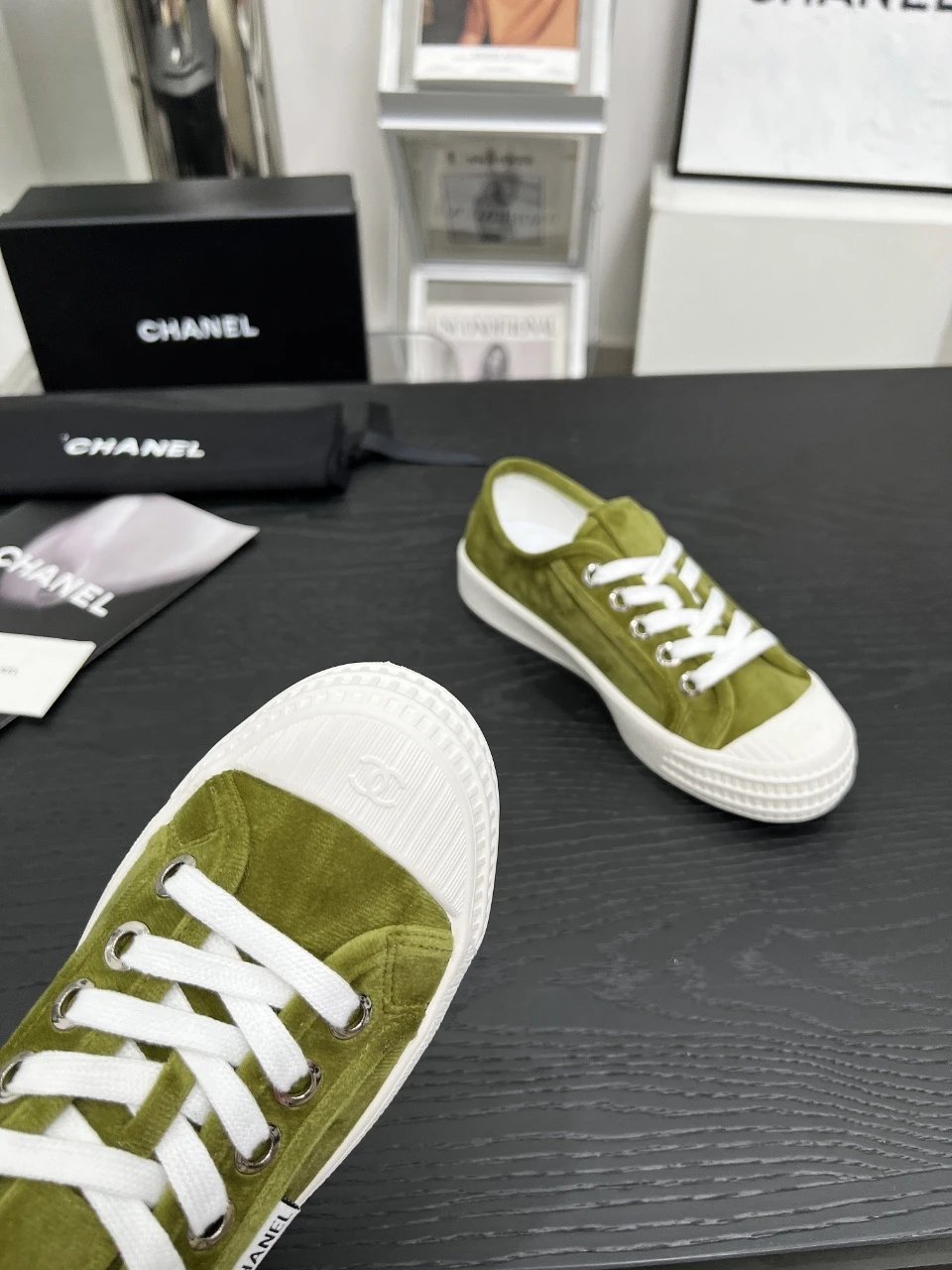 Chanel Vintage Sneakers Olive - Gallery Image 9 - Detailed View