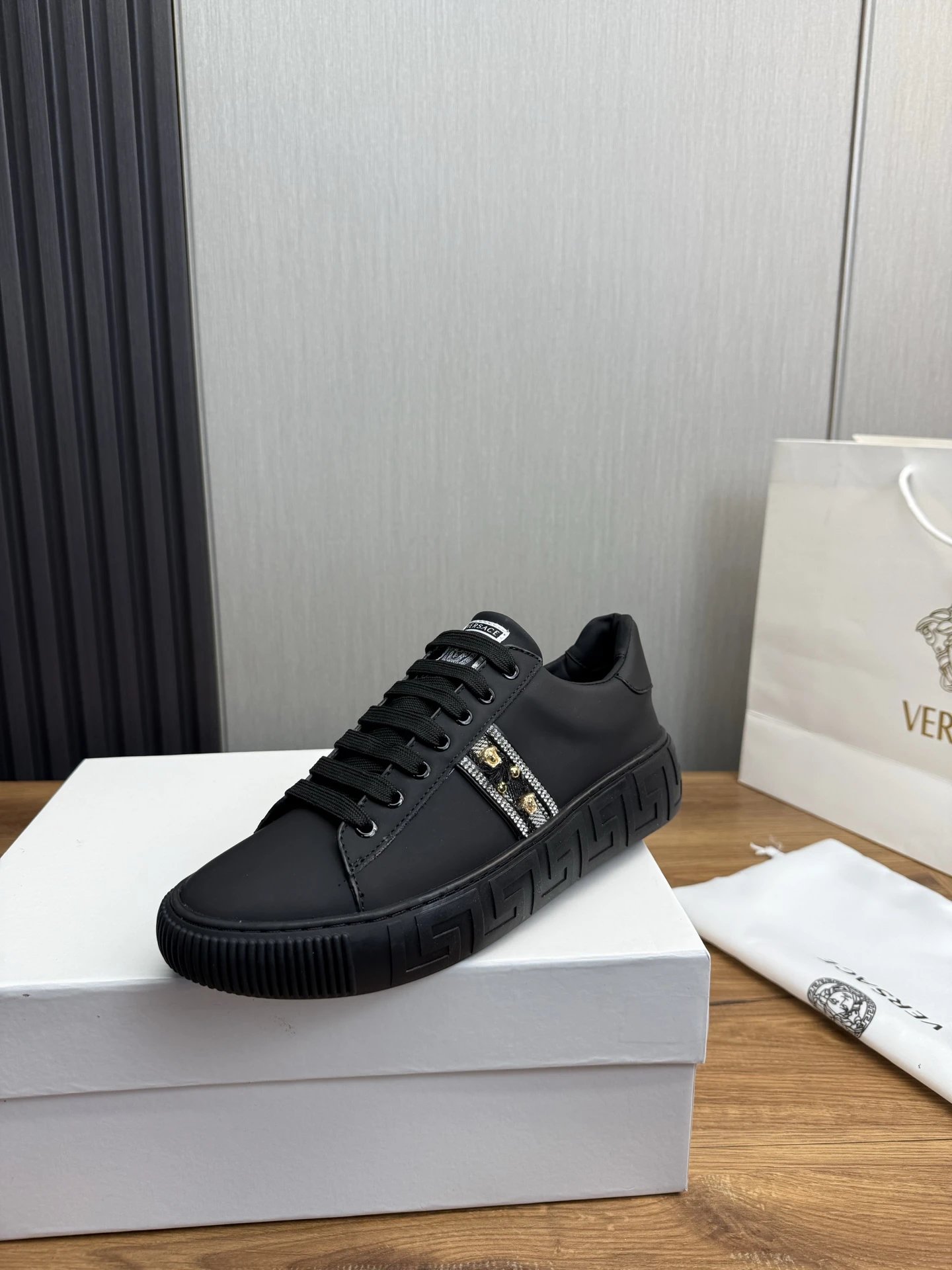 Luxury Leather Low Top Sneakers for Couple Jet Black - Versace - Cnfans - $78.06