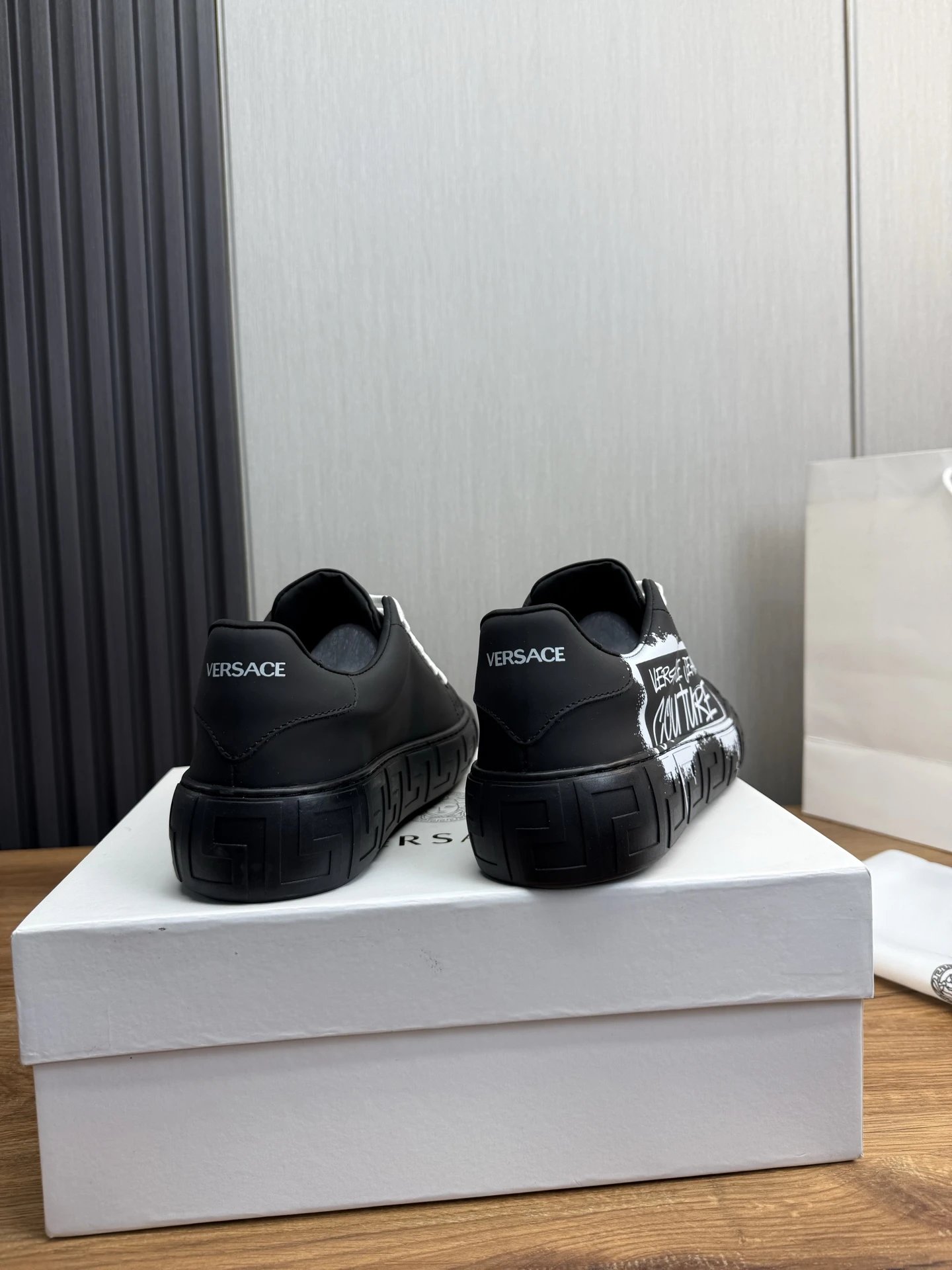 Couple Leather Low Top Sneakers Street Style Onyx Black - Gallery Image 5 - Detailed View