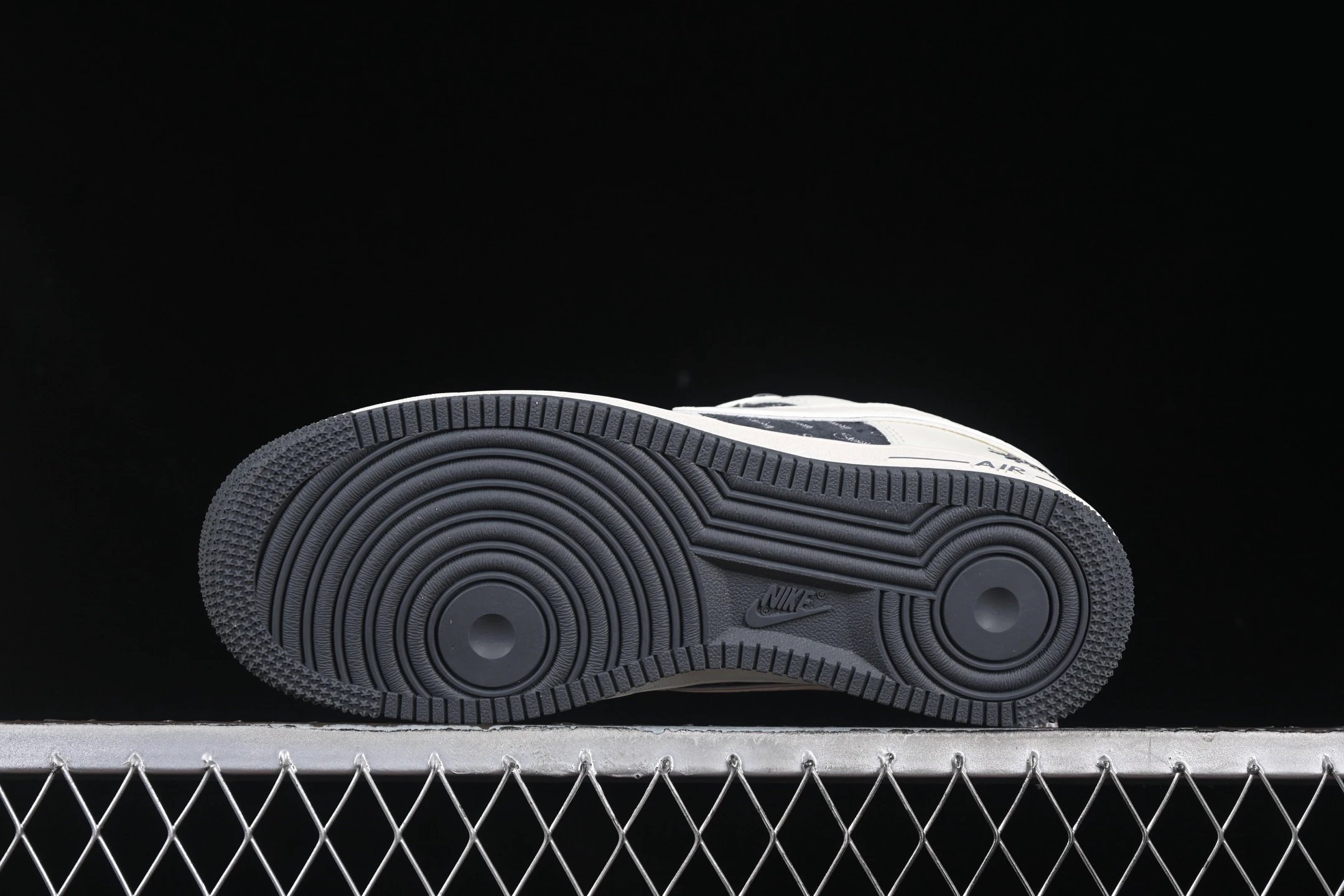 Air Force Low Sneakers Smoky Gray - Gallery Image 3 - Detailed View