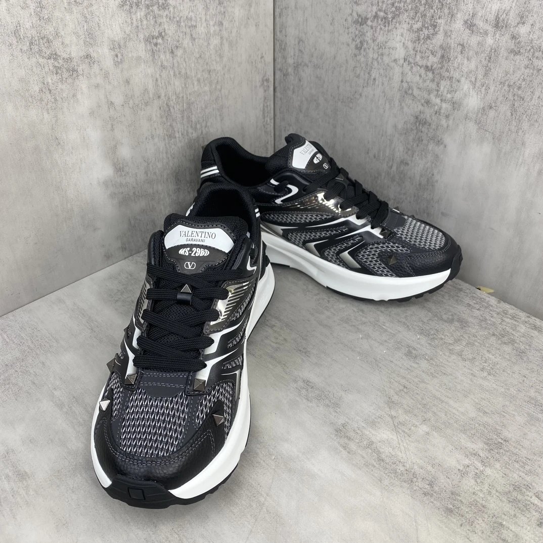 Chunky Leather Platform Sneakers Noir - Gallery Image 2 - Detailed View