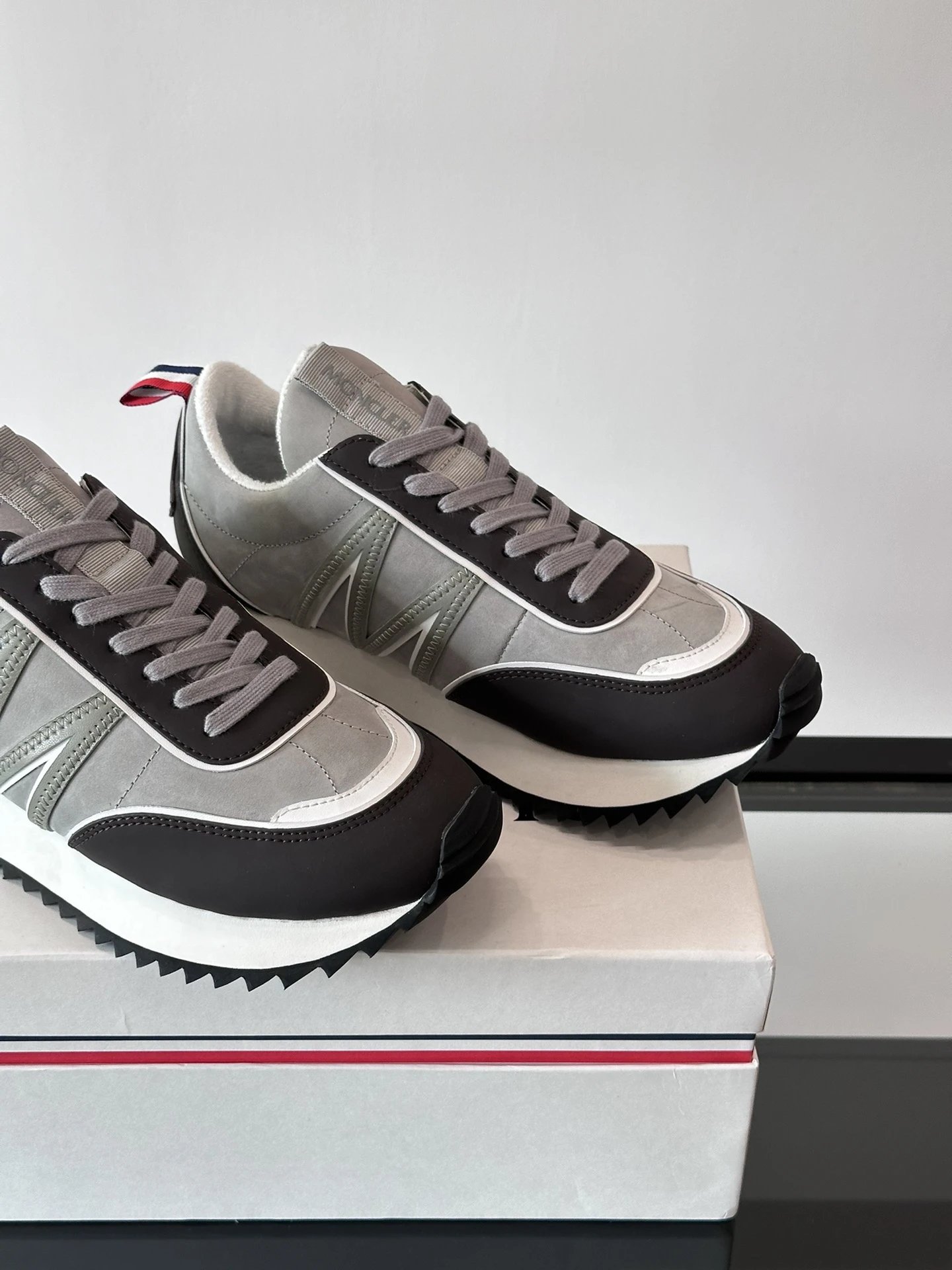 Moncler Pacey Sneakers Grey Black - Gallery Image 8 - Detailed View