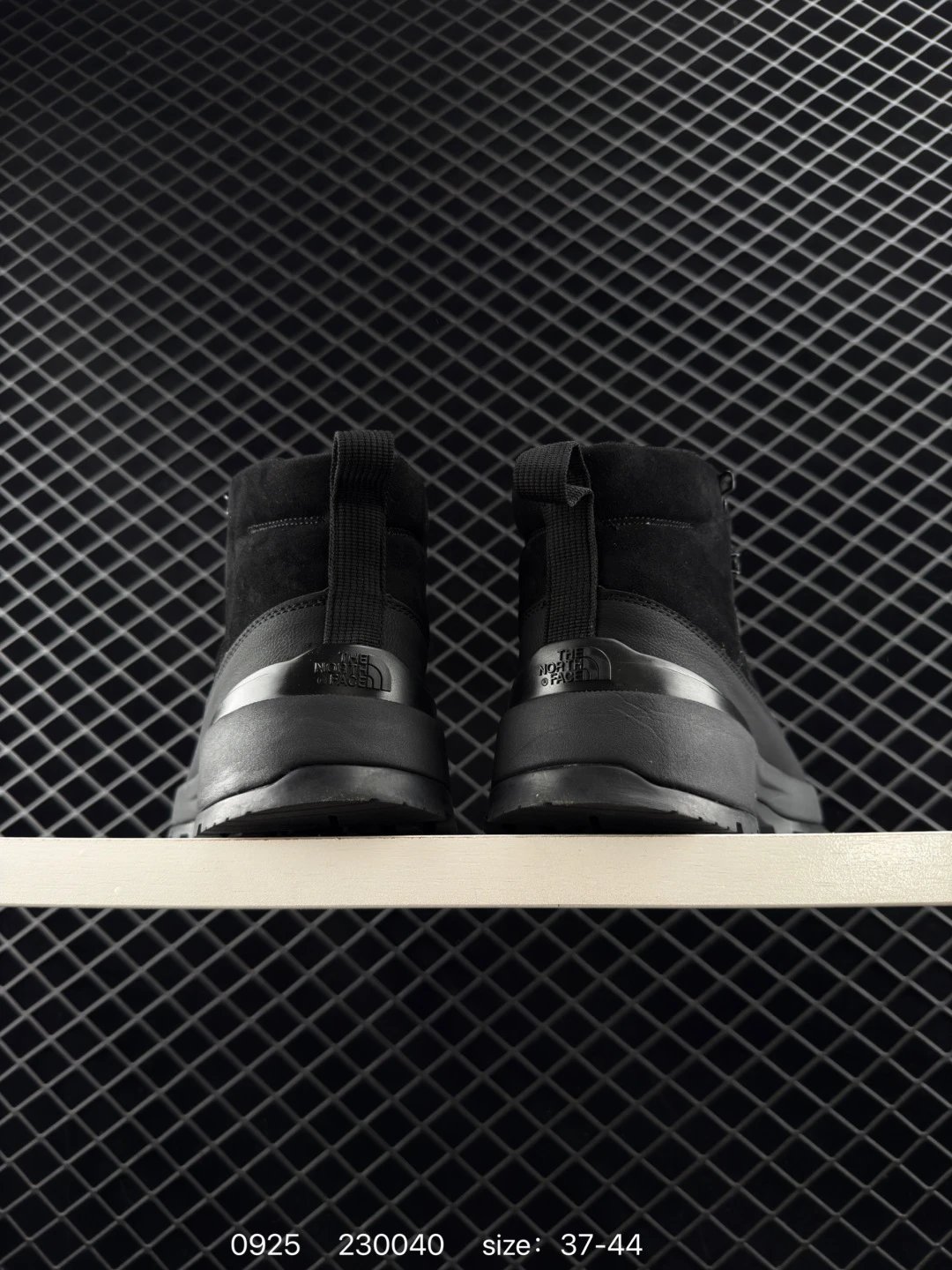 High-Top Hiking Boots Onyx - Gallery Image 5 - Detailed View