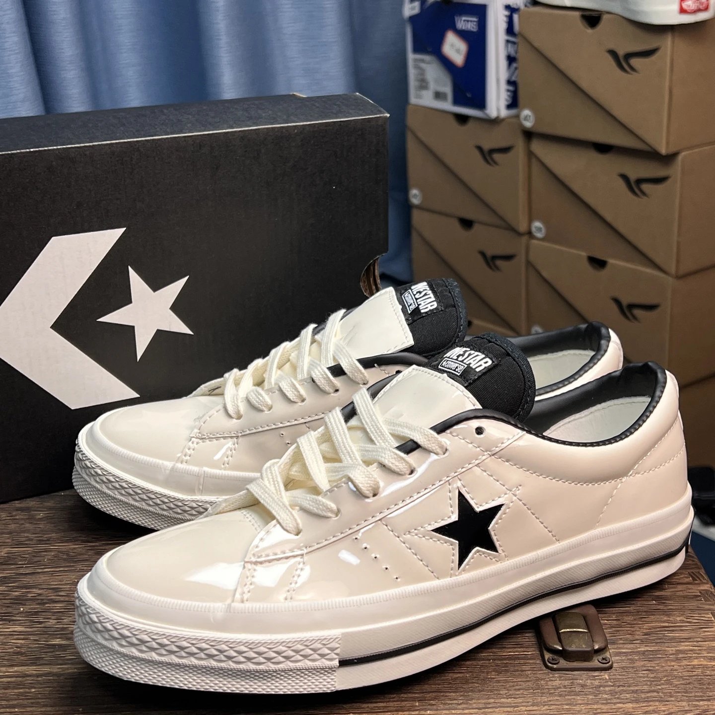 Low Top Patent Leather Skate Shoes Ivory Black - Gallery Image 9 - Detailed View