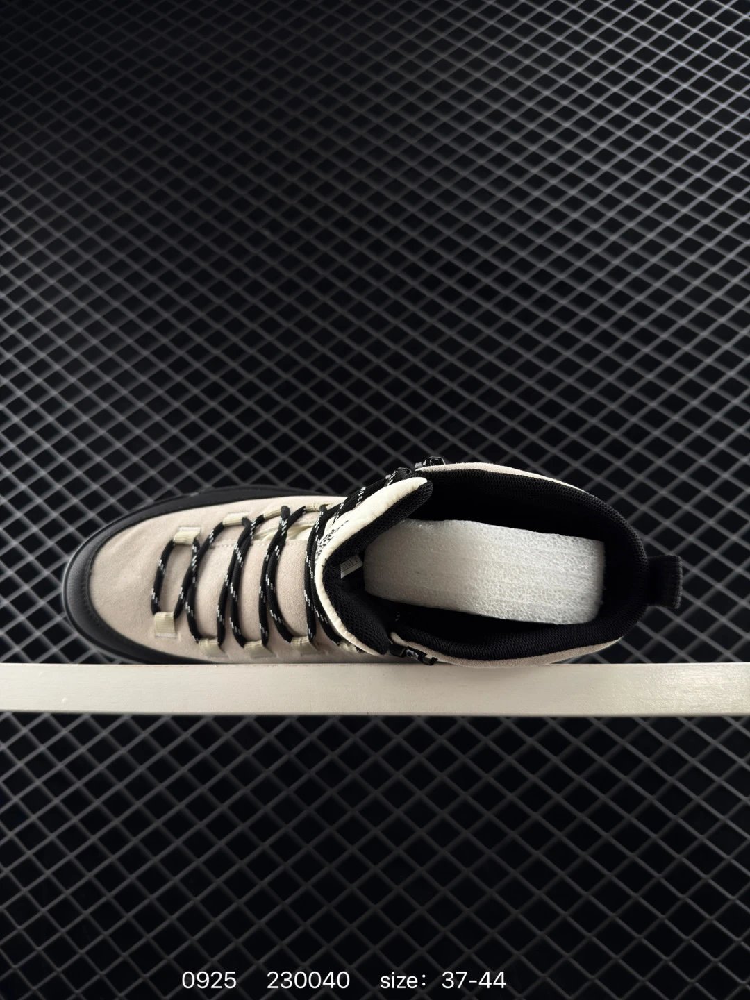 Outdoor High-top Boots Tawny - Gallery Image 3 - Detailed View