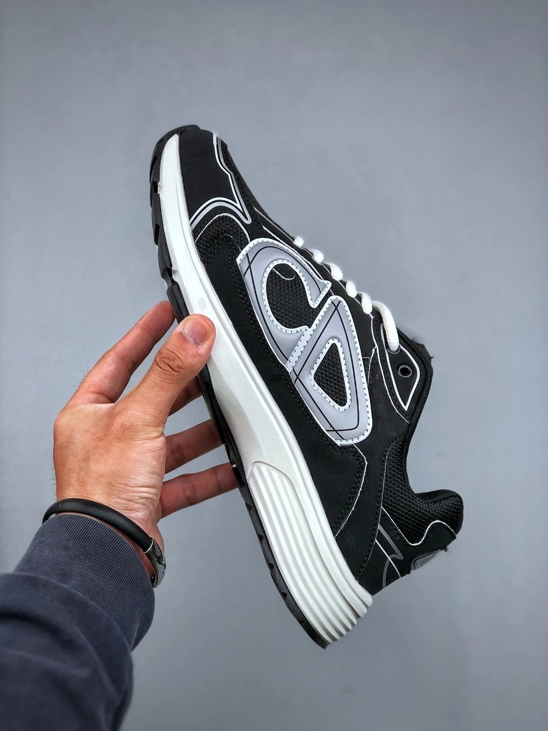 Retro Dad Sneakers Noir - Gallery Image 2 - Detailed View