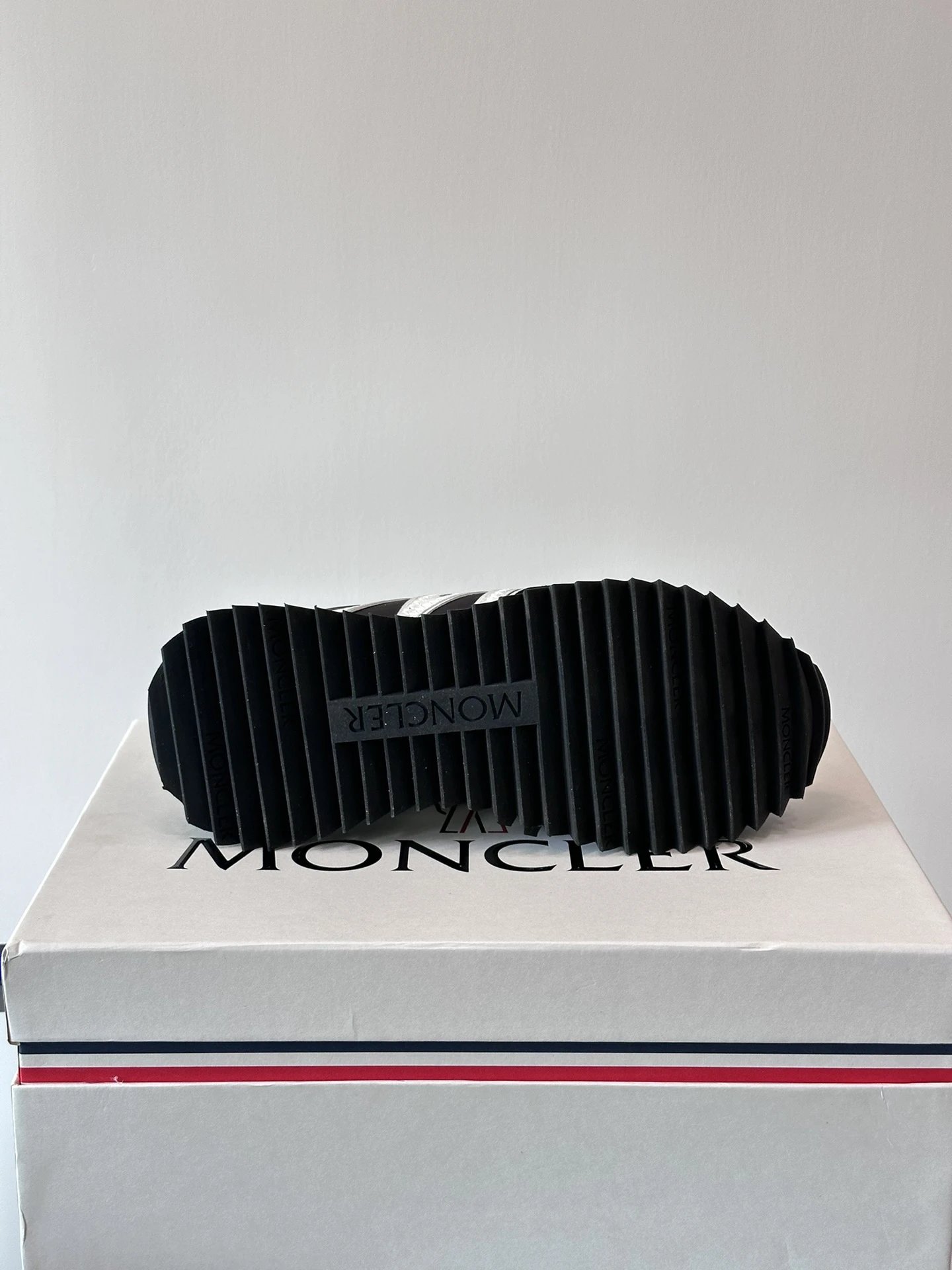 Moncler Pacey Sneakers Black White - Gallery Image 9 - Detailed View