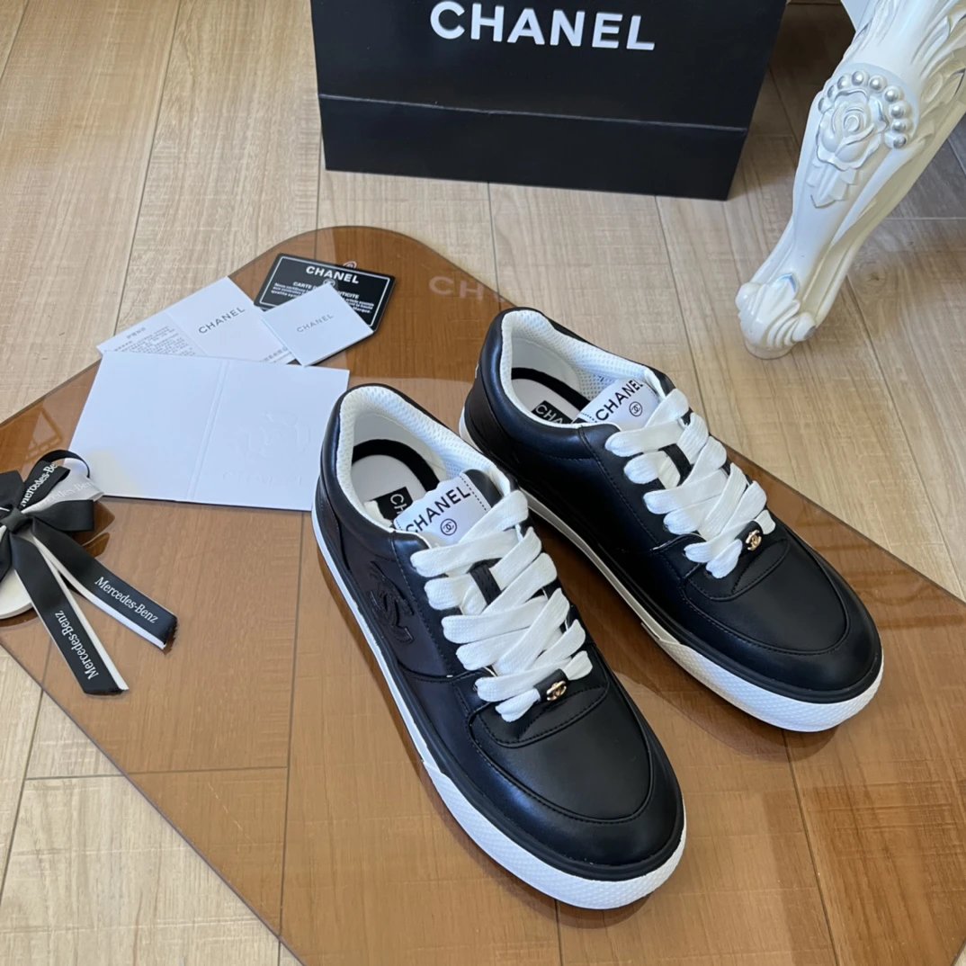Chanel Low Sneakers Black - Gallery Image 4 - Detailed View