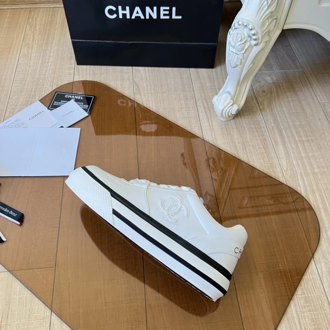 Chanel White Low-Top Sneakers - Gallery Image 3 - Detailed View