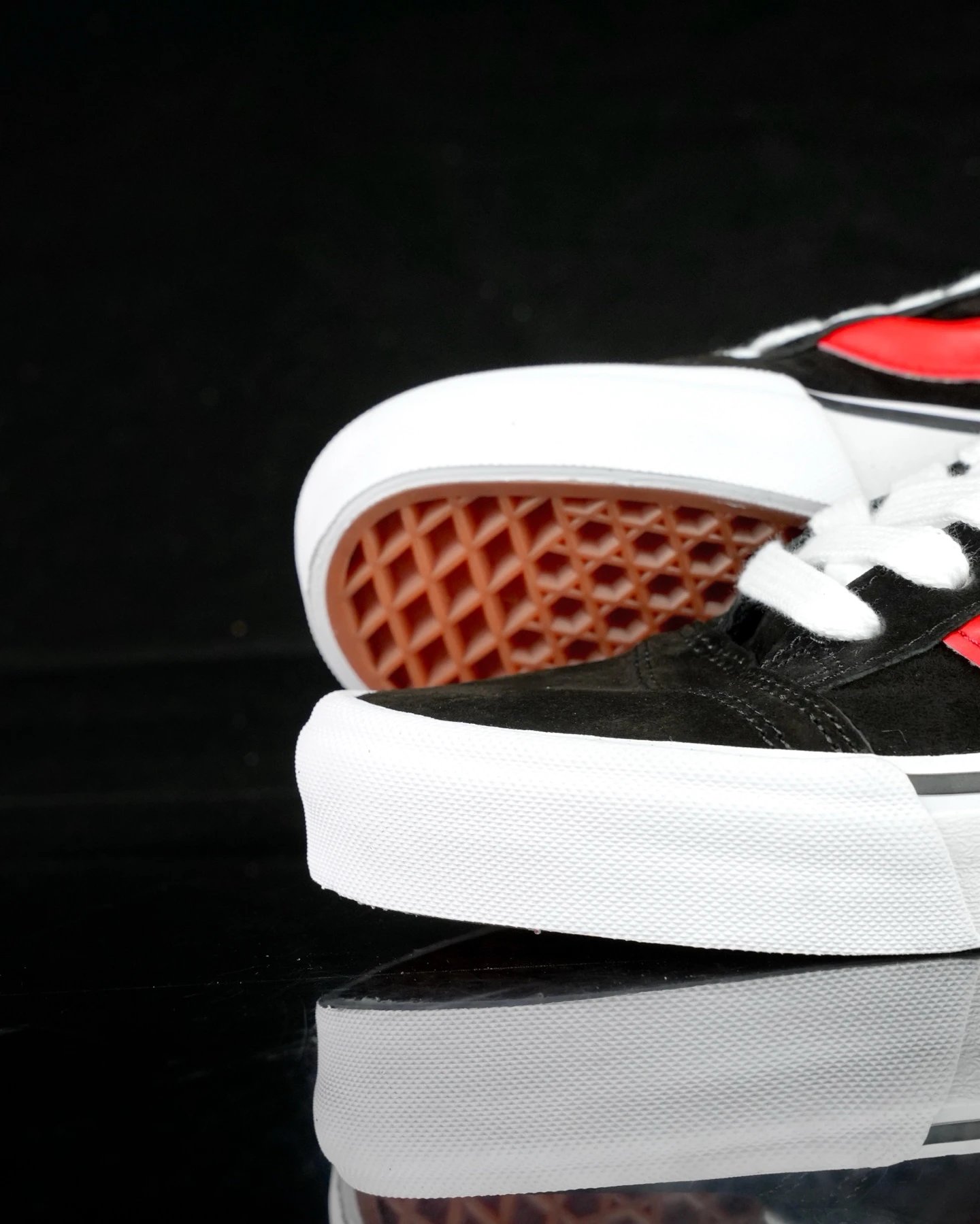 Retro Chunky Skate Shoes Suede Scarlet Red - Gallery Image 9 - Detailed View