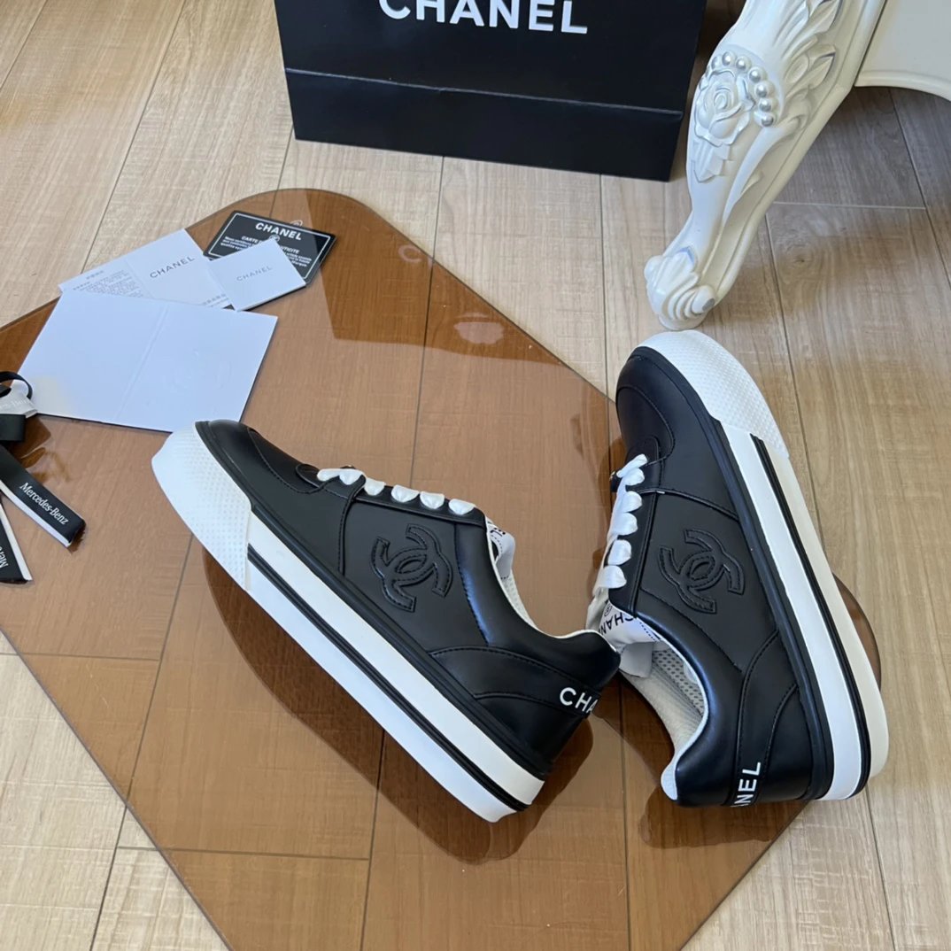 Chanel Low Sneakers Black - Gallery Image 7 - Detailed View