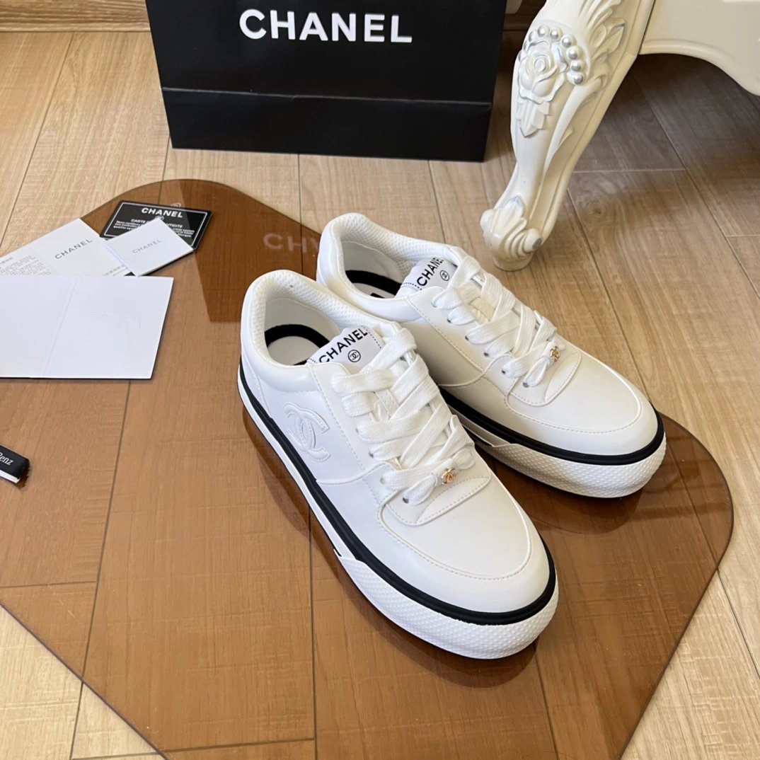 Chanel White Low-Top Sneakers - Gallery Image 4 - Detailed View